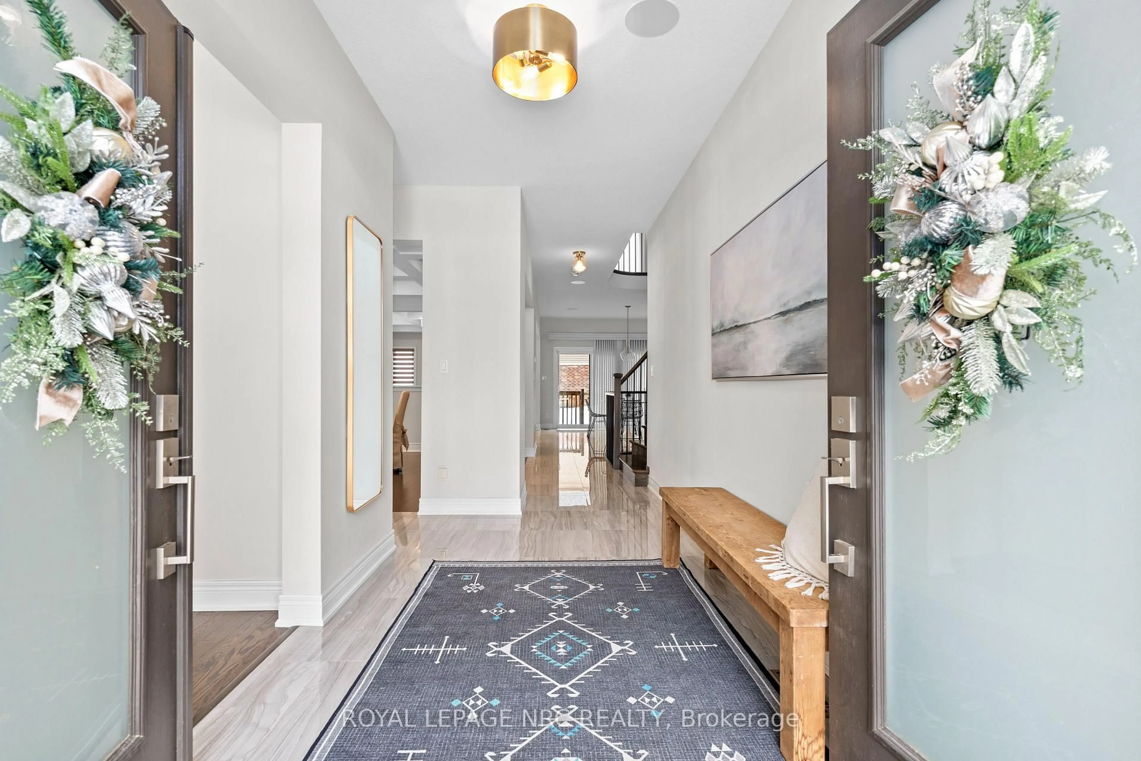 Indoor entryway for 25 Philmori Blvd, Pelham Ontario L0S 1E5