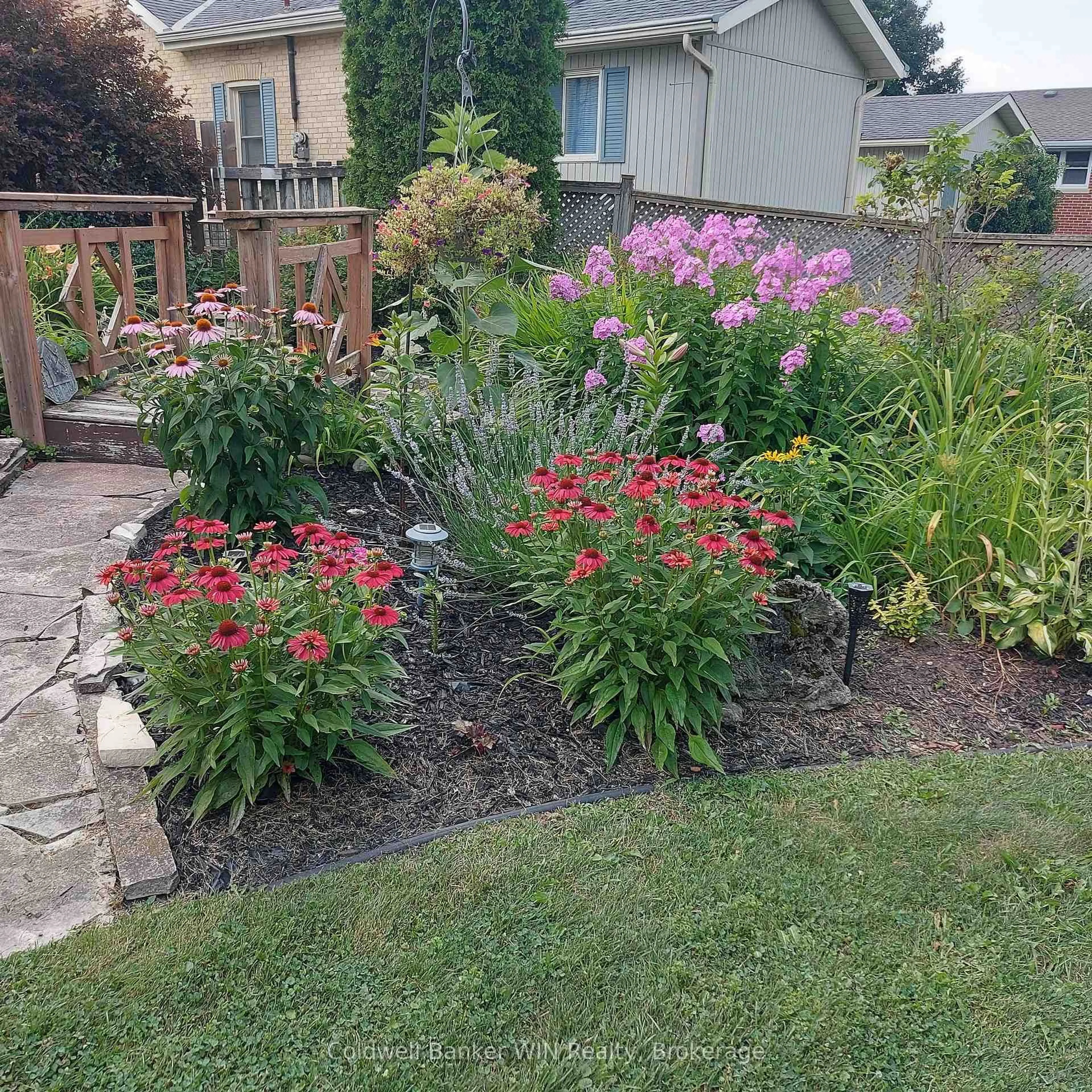 Patio, street for 366 Peel St, Wellington North Ontario N0G 2L3