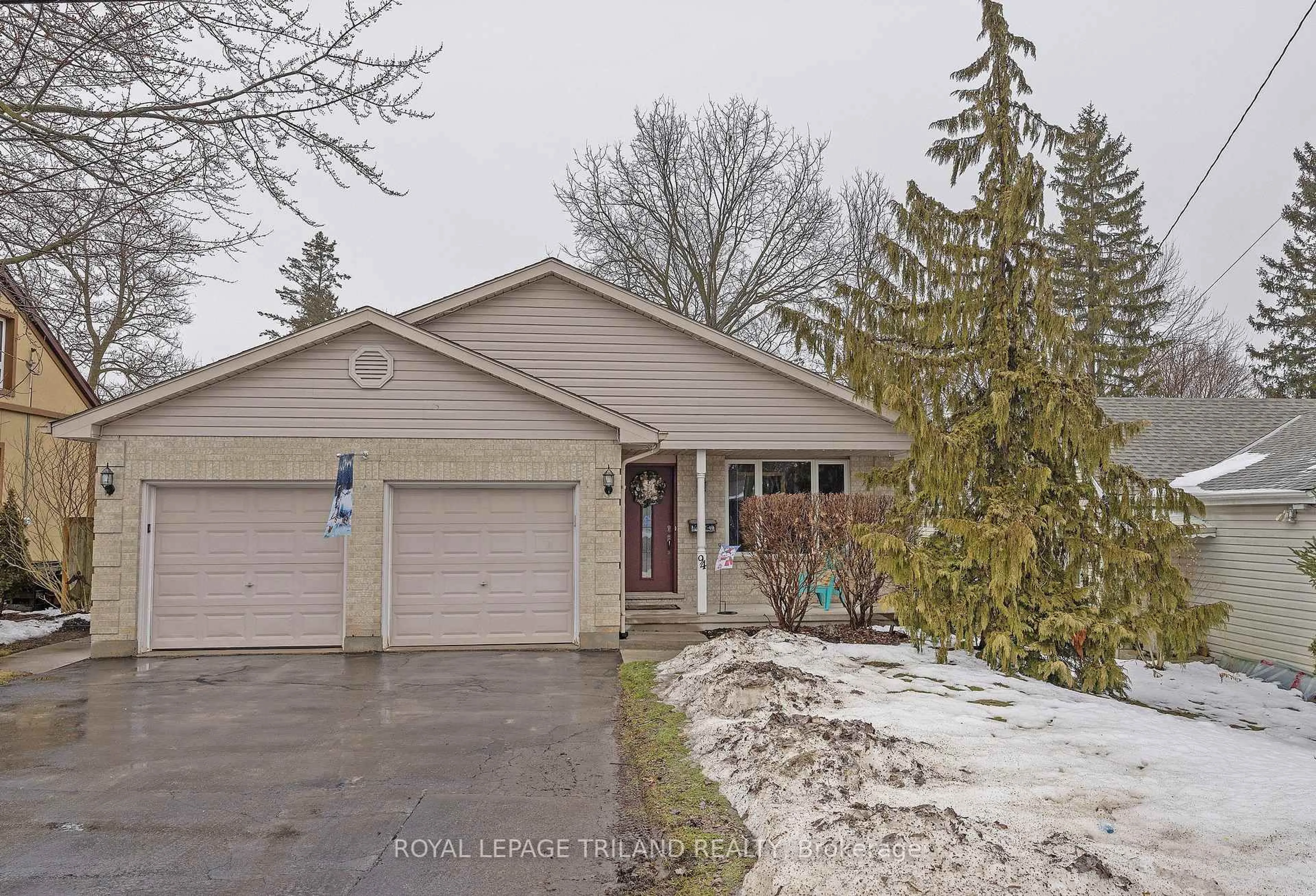 Unknown for 94 Queen St, Thames Centre Ontario N0L 1G2