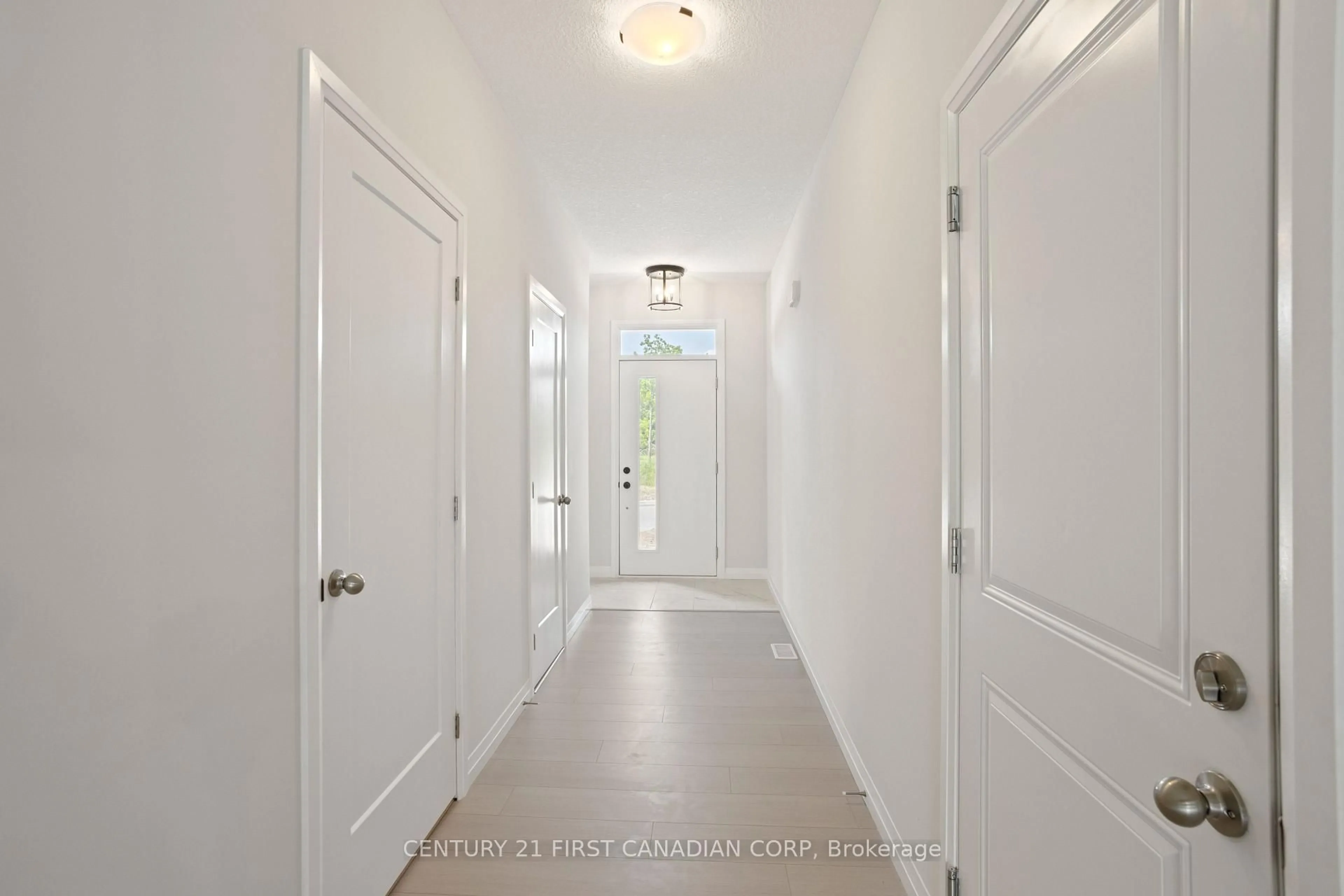 Indoor entryway for 6909 HEATHWOODS Ave, London South Ontario N6P 1H3