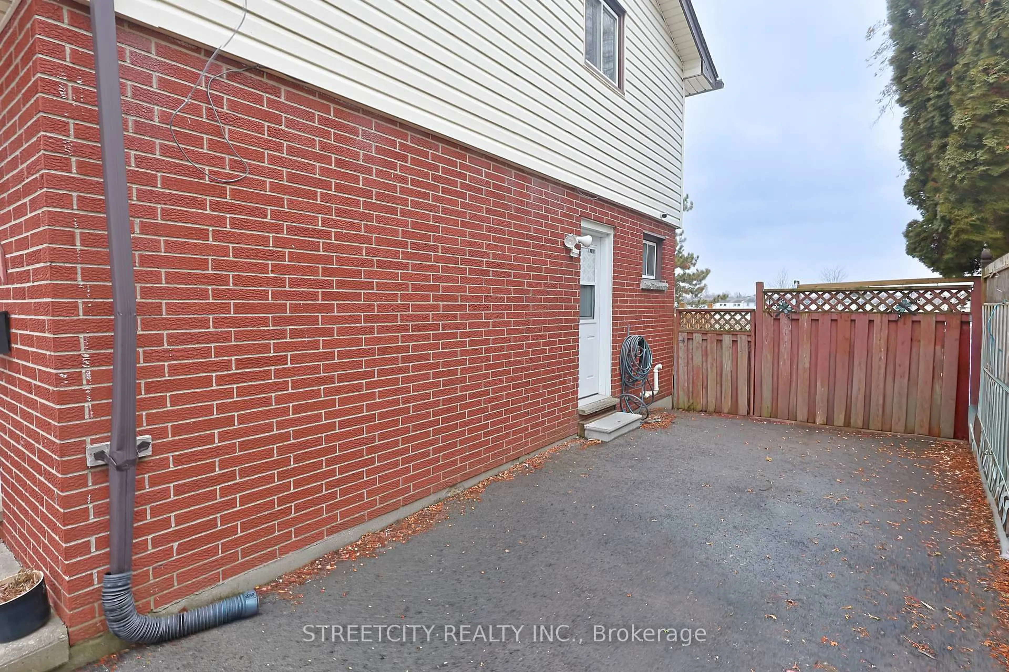 Unknown for 149 Banbury Rd, London South Ontario N5Z 4G5