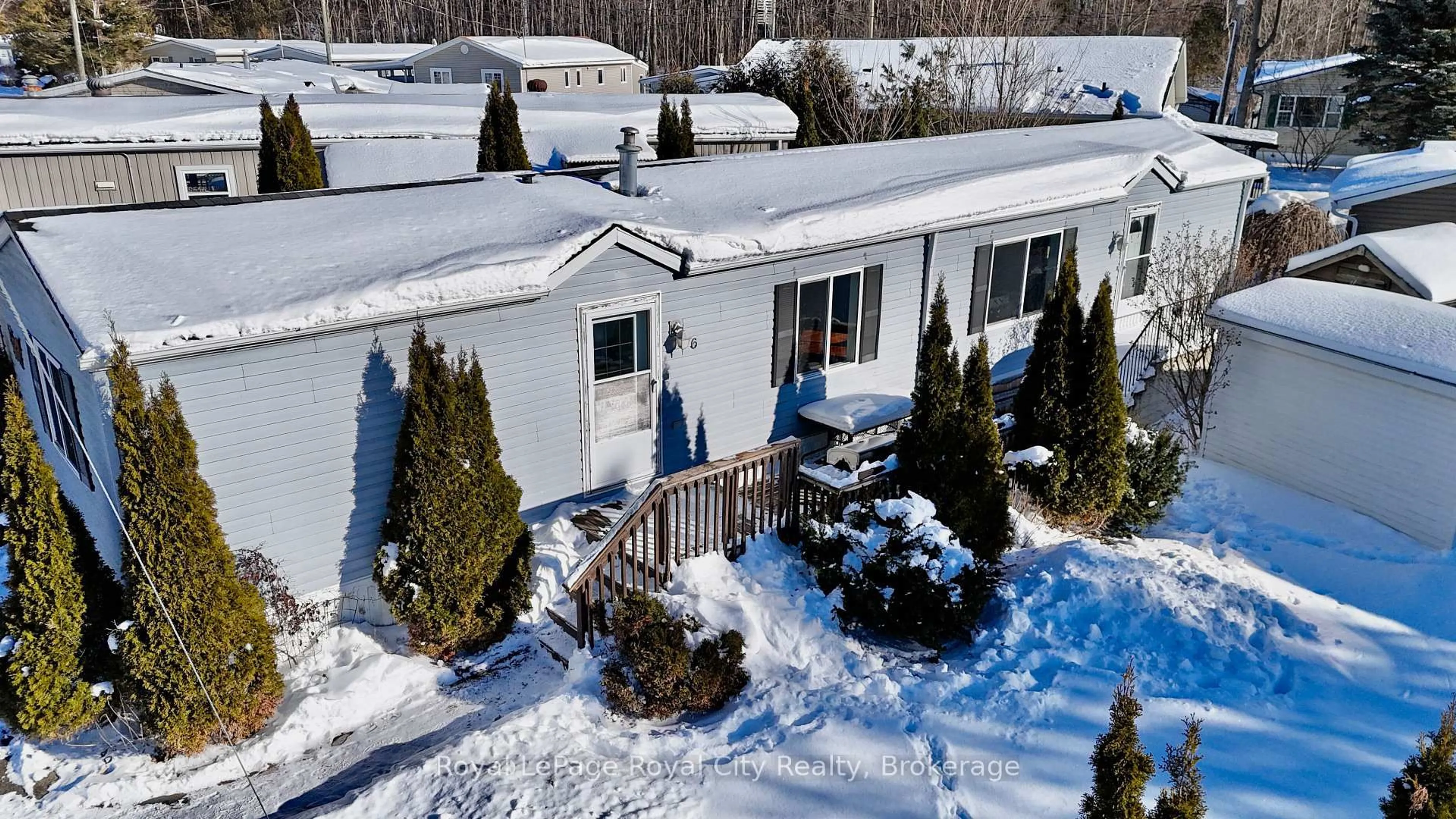 A pic from outside/outdoor area/front of a property/back of a property/a pic from drone, street for 6 Olympia Ave, Puslinch Ontario N0B 2C0