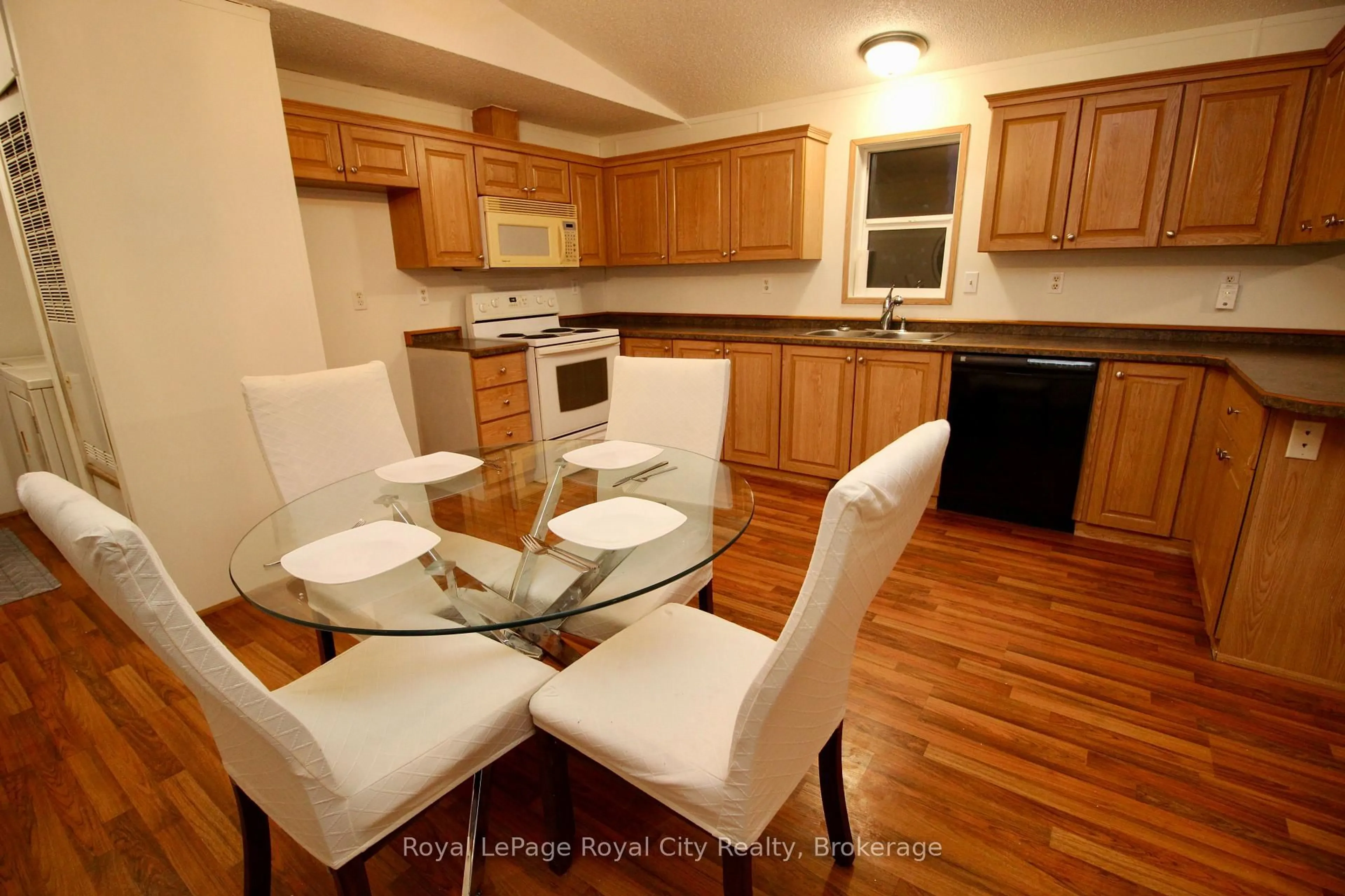 Unknown for 6 Olympia Ave, Puslinch Ontario N0B 2C0