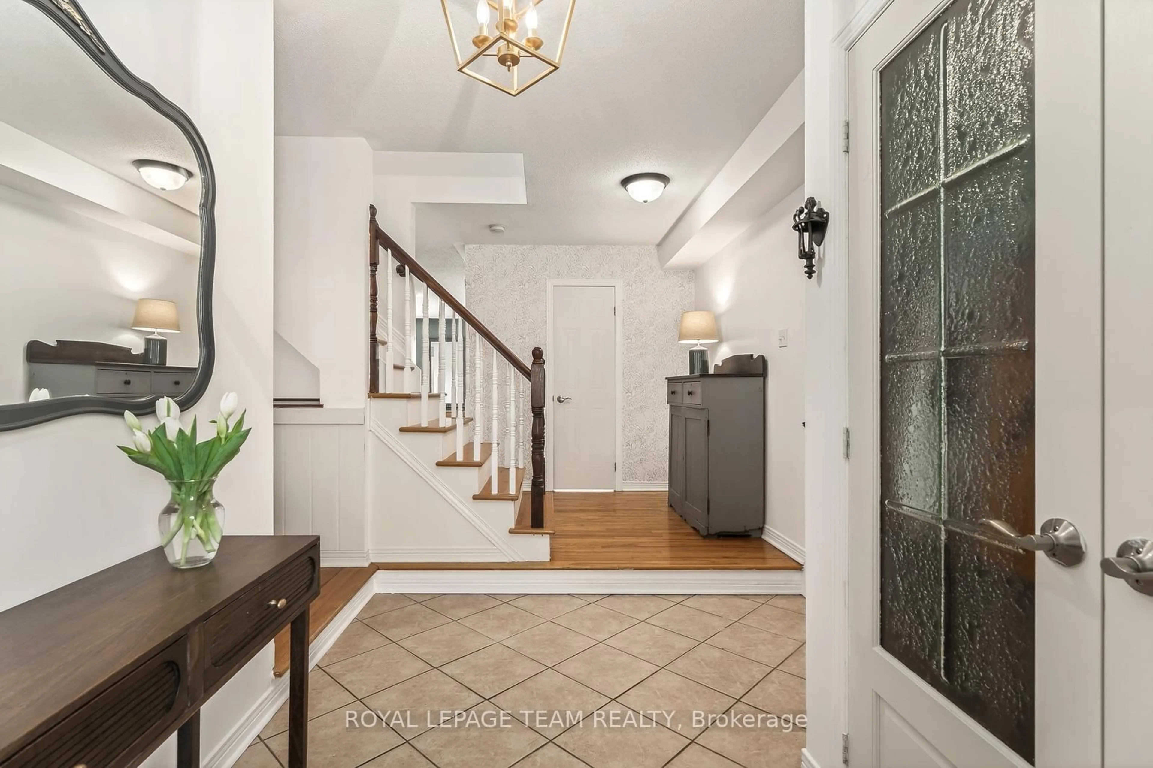 Indoor entryway for 77 Armagh Way, Ottawa Ontario K2J 4C1