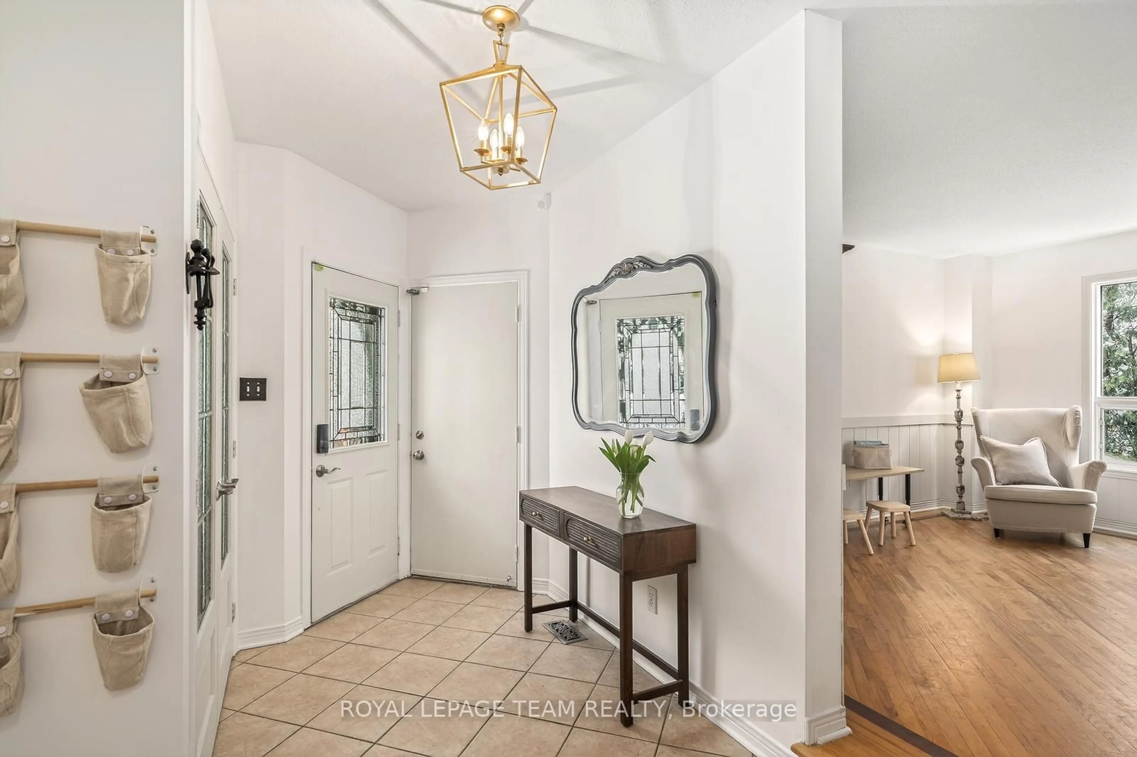 Indoor entryway for 77 Armagh Way, Ottawa Ontario K2J 4C1