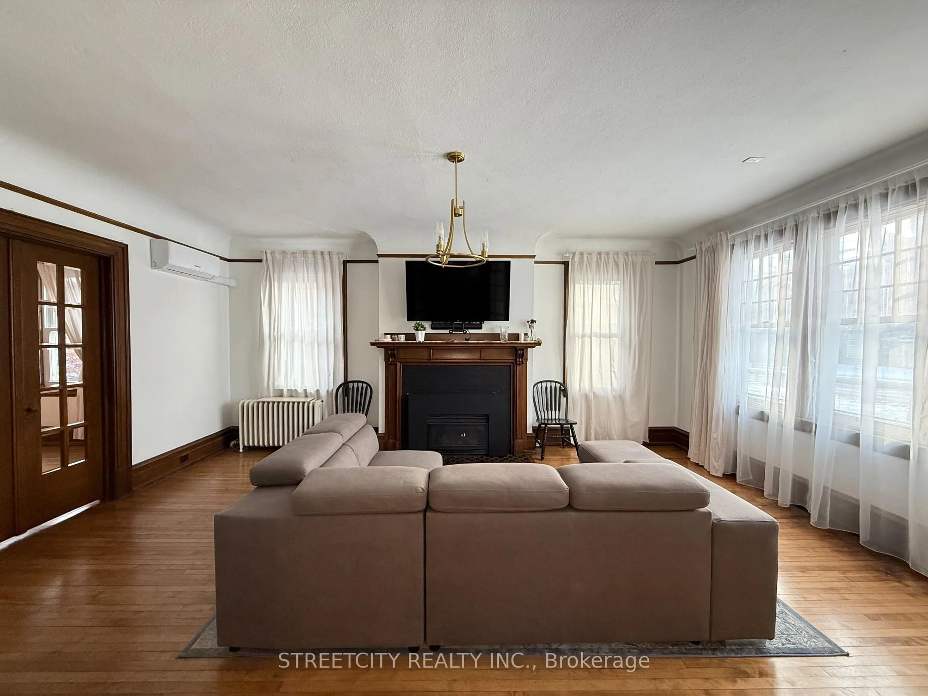 Living room with furniture, unknown for 326 Vidal St, Sarnia Ontario N7T 5Y6