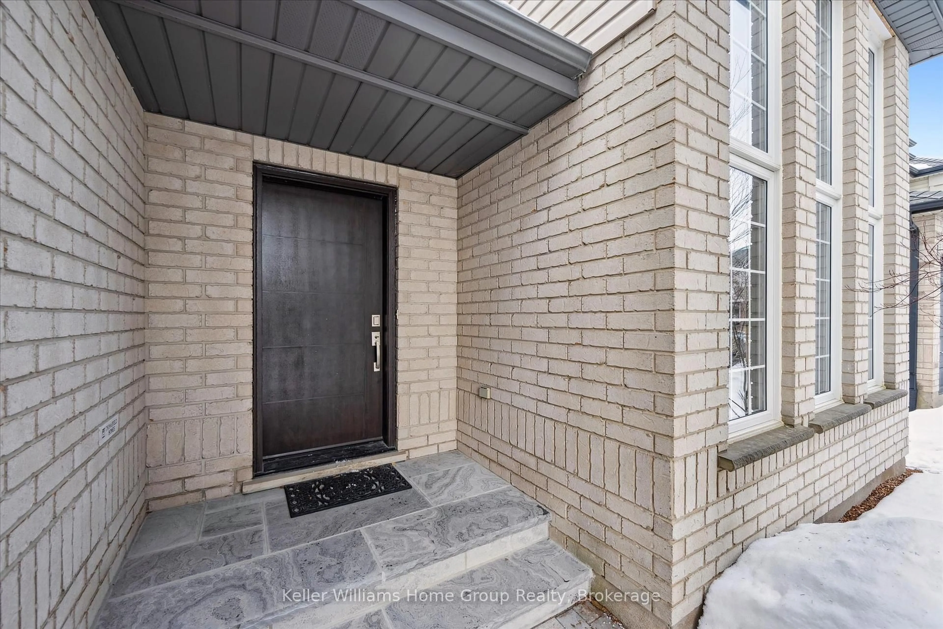 Indoor entryway for 6 Cummings Crt, Guelph Ontario N1L 1P1