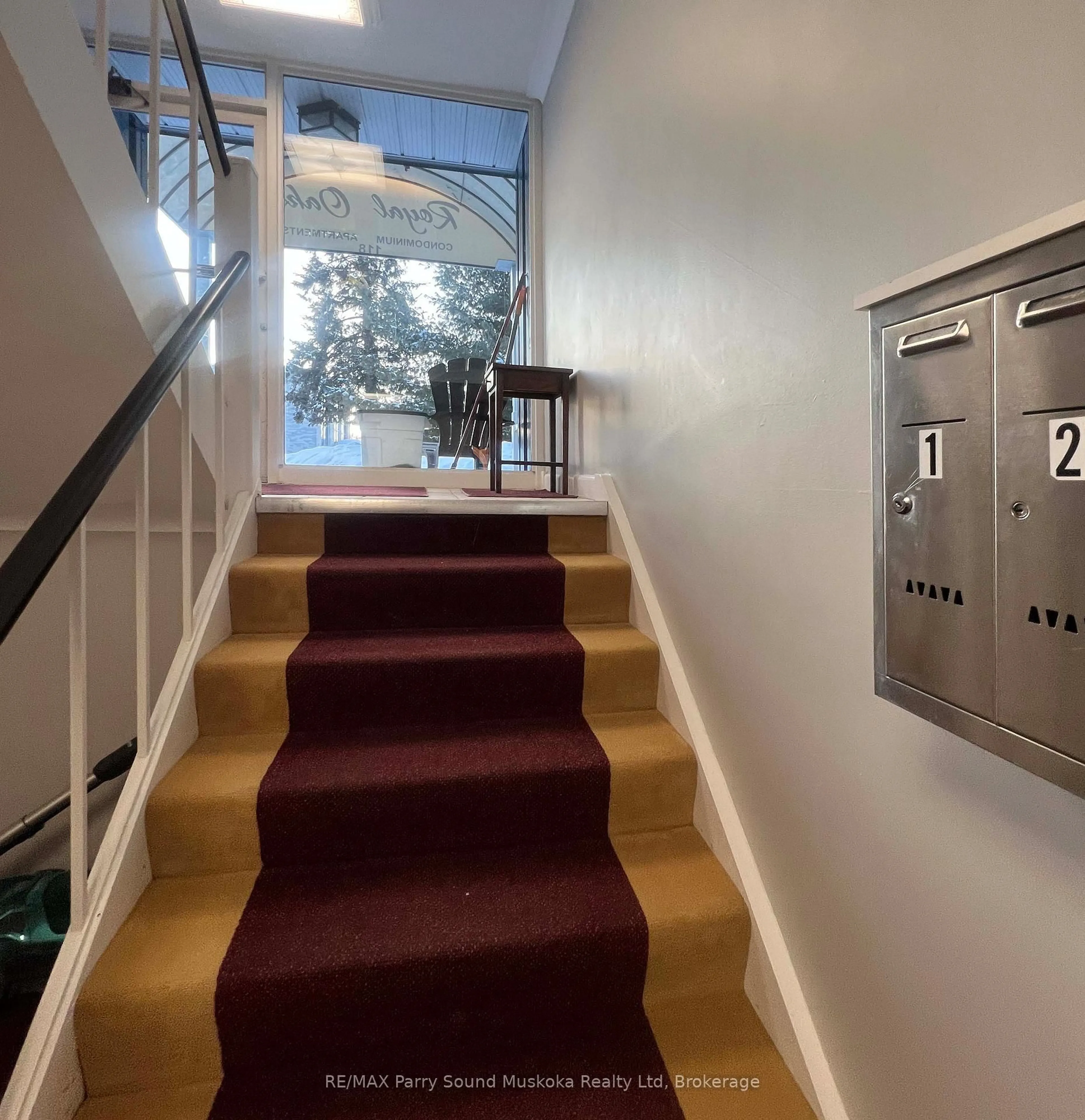 Indoor foyer for 118 Isabella St #4, Parry Sound Ontario P2A 1N1