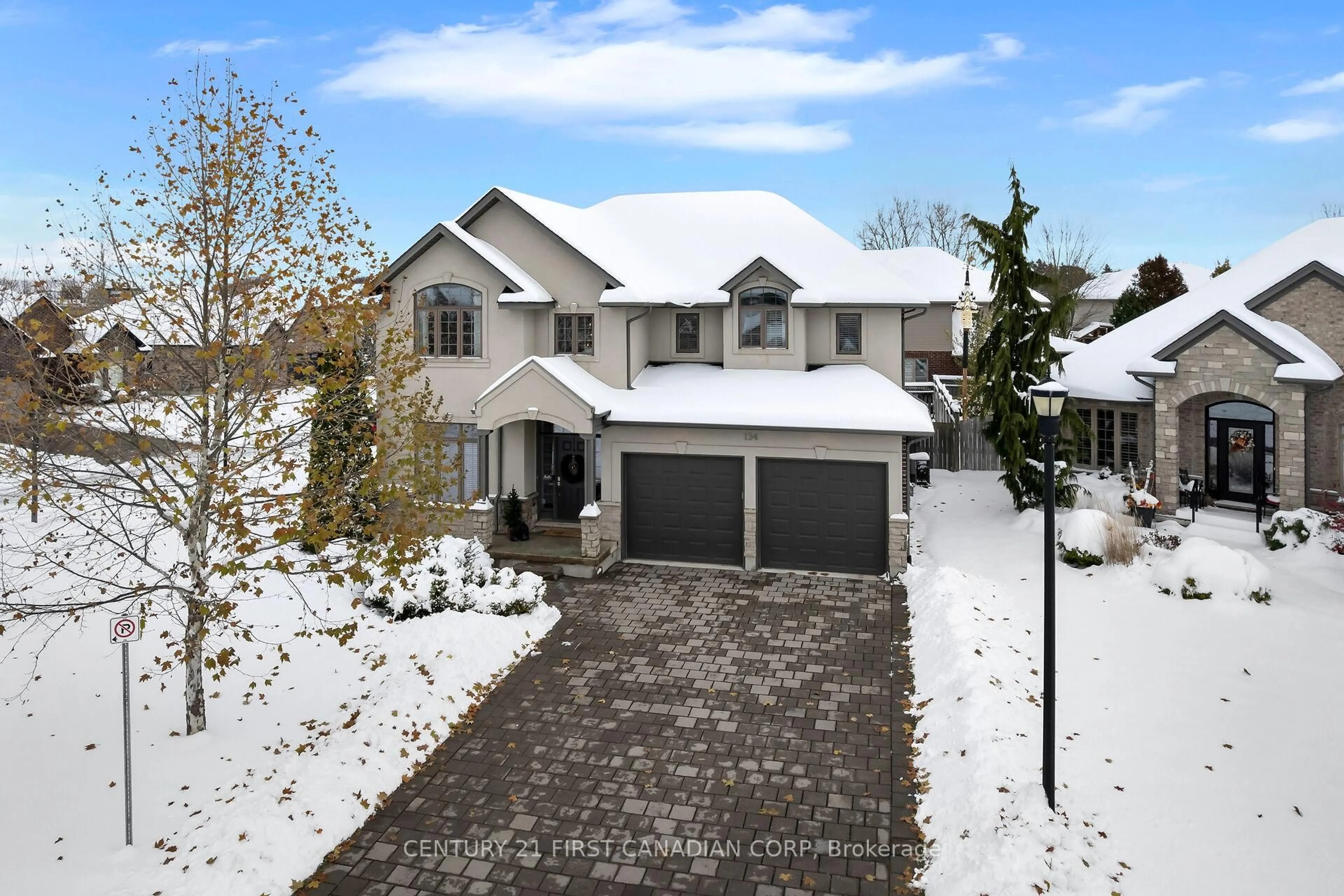 A pic from outside/outdoor area/front of a property/back of a property/a pic from drone, street for 134 Staffordshire Crt, London North Ontario N6H 0B9