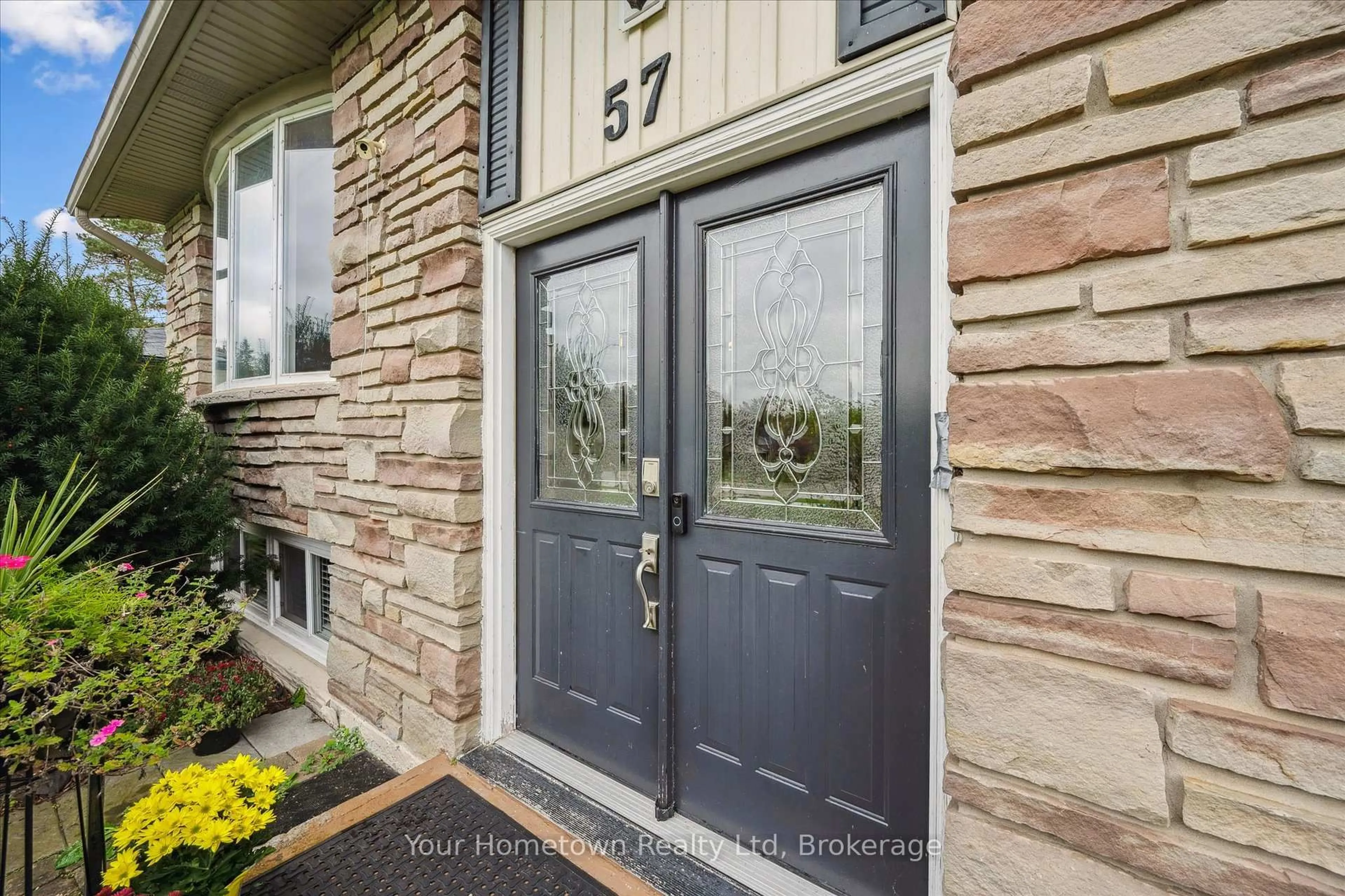 Indoor entryway for 57 Water St, Centre Wellington Ontario N0B 1S0