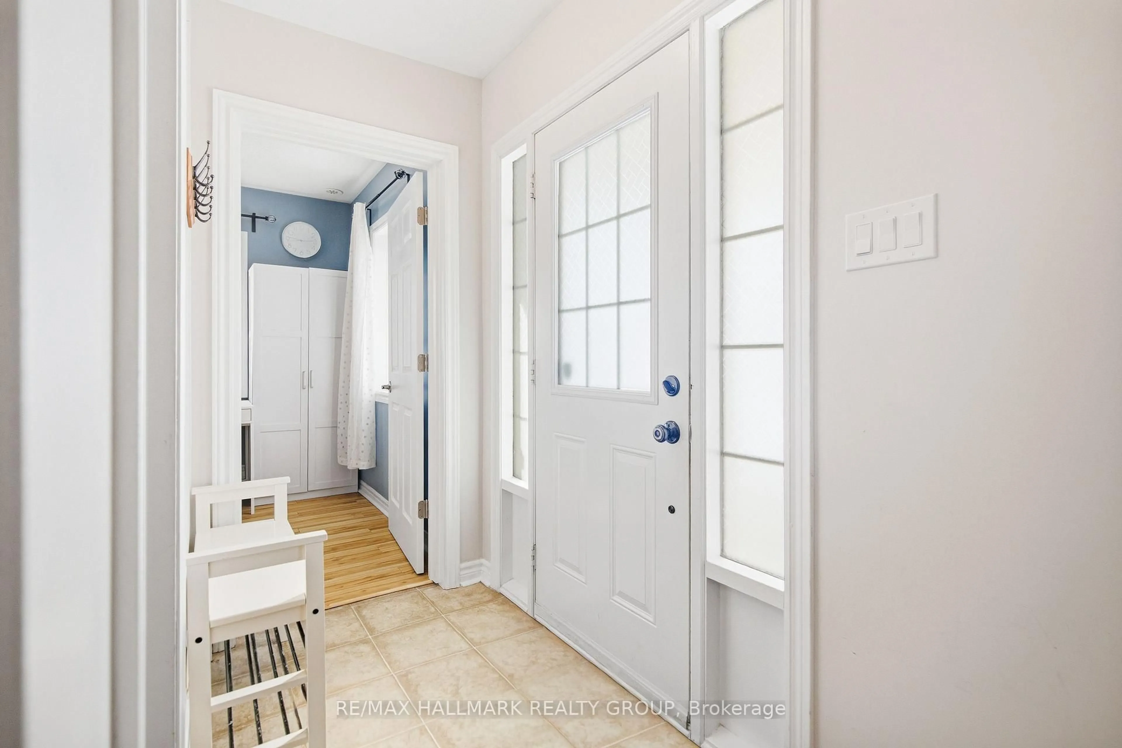 Indoor entryway for 501 Sedgebrook Way, Stittsville Ontario K2S 0M3