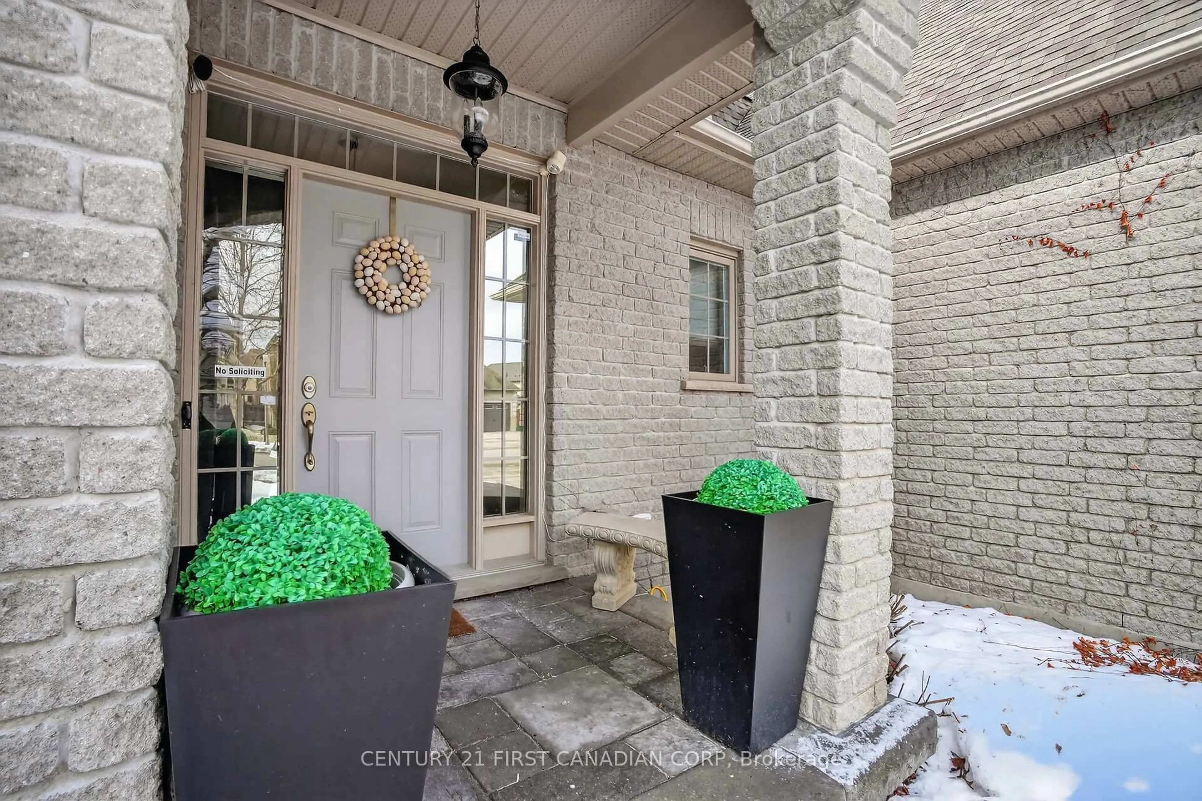 Indoor entryway for 1983 Quarrier Rd, London North Ontario N6G 5L2