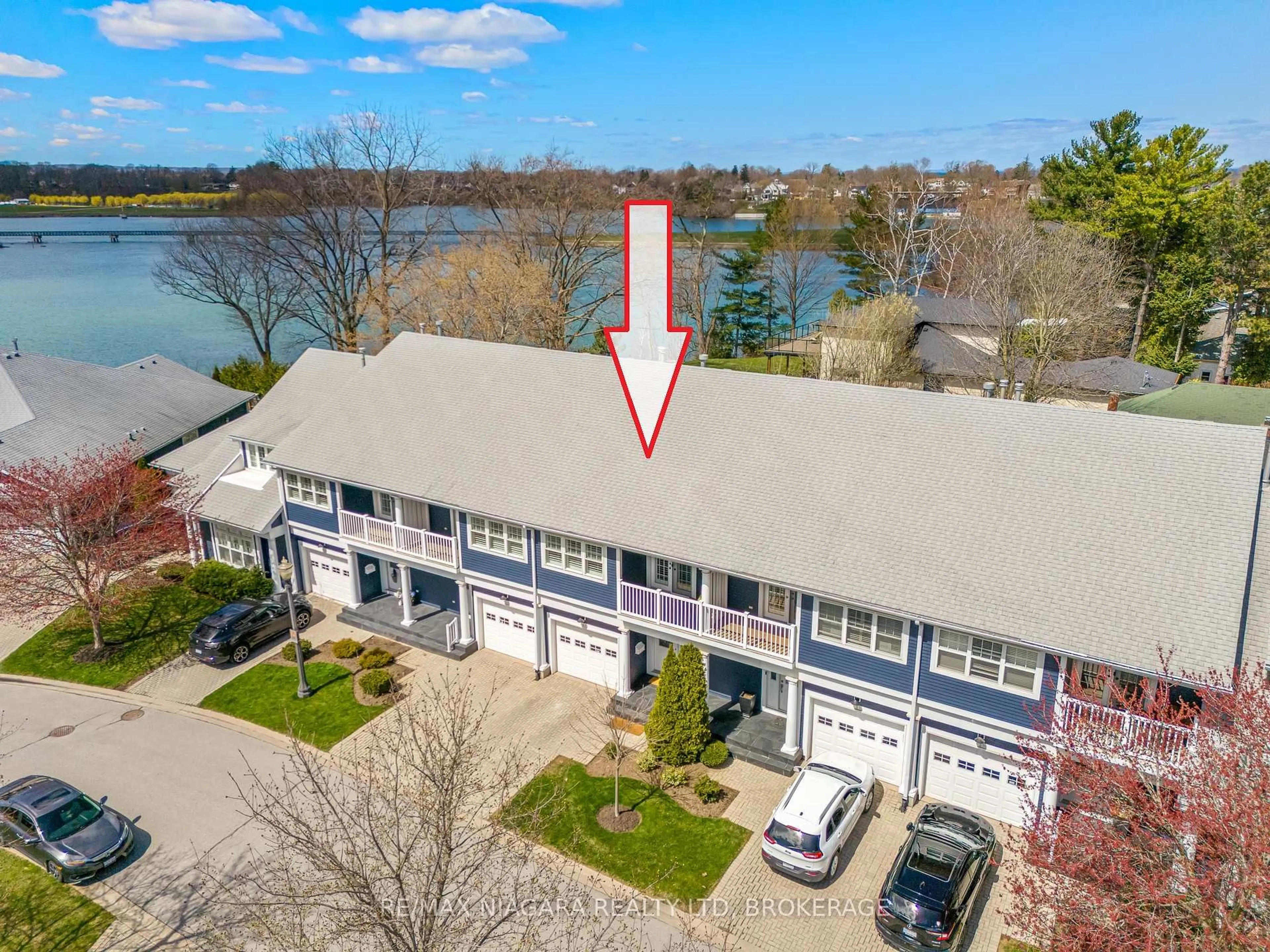 A pic from outside/outdoor area/front of a property/back of a property/a pic from drone, water/lake/river/ocean view for 88 Lakeport Rd #4, St. Catharines Ontario L2N 4P8