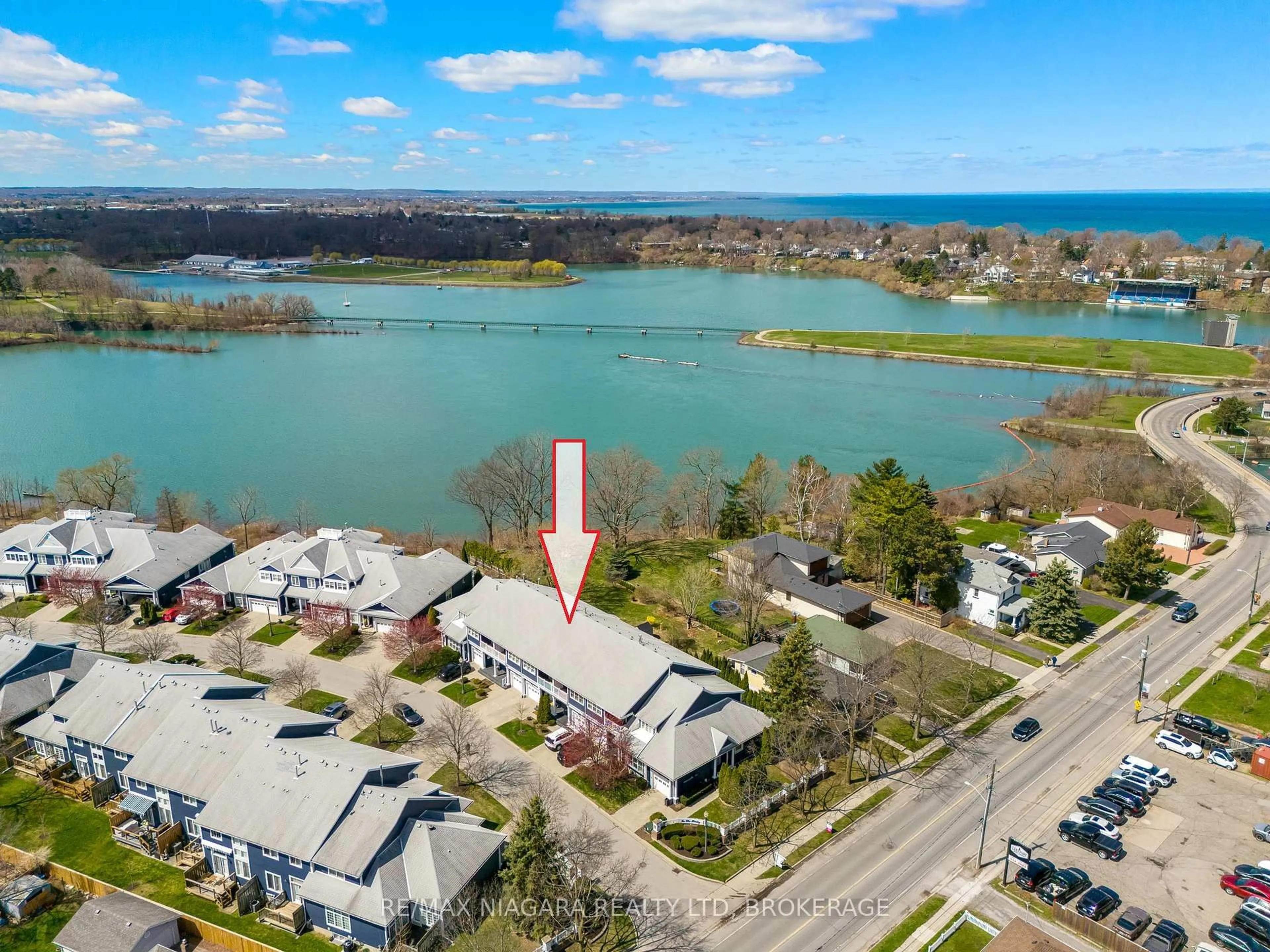 A pic from outside/outdoor area/front of a property/back of a property/a pic from drone, water/lake/river/ocean view for 88 Lakeport Rd #4, St. Catharines Ontario L2N 4P8