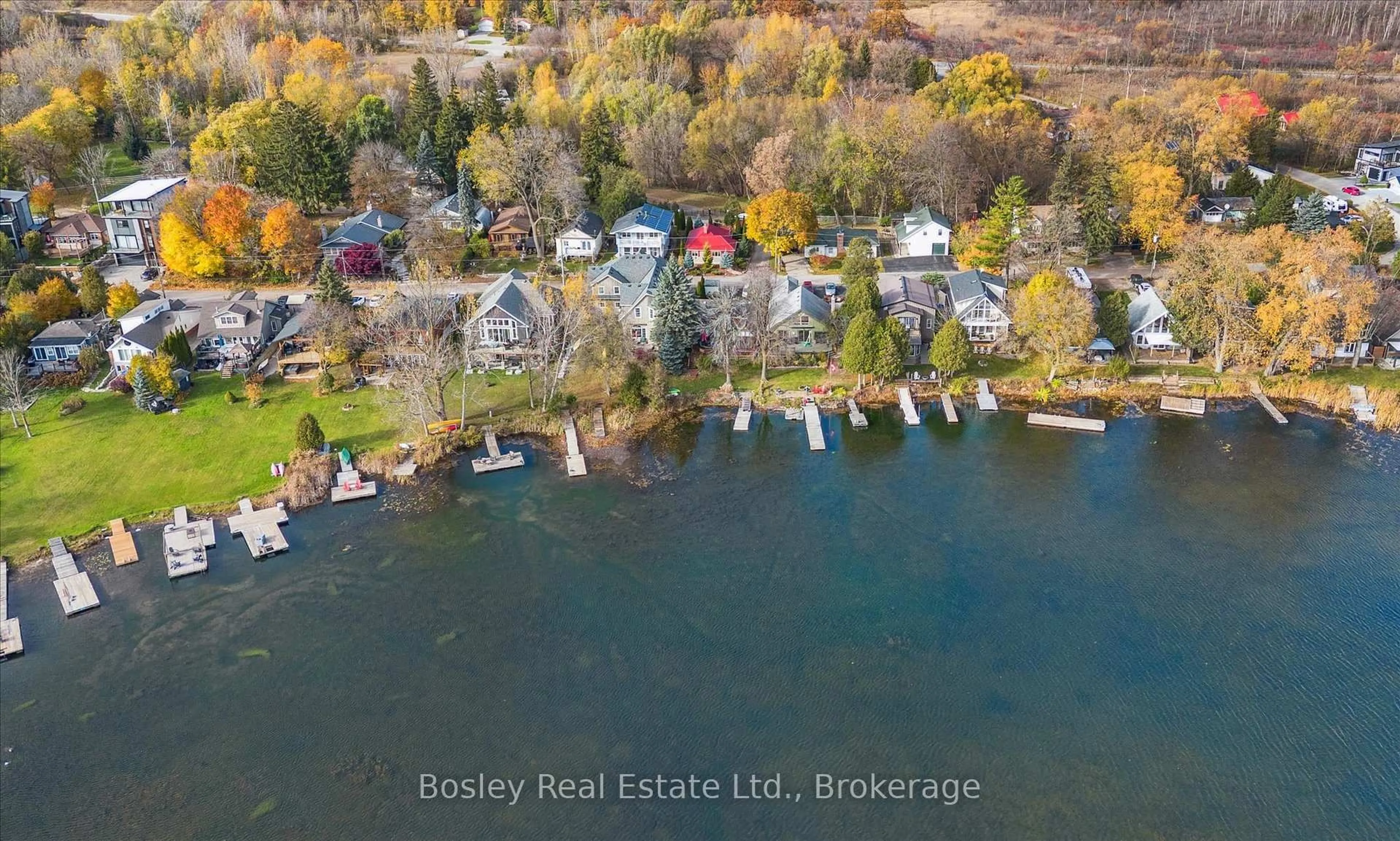 A pic from outside/outdoor area/front of a property/back of a property/a pic from drone, water/lake/river/ocean view for 32 Holly Trail, Puslinch Ontario N3C 2V4