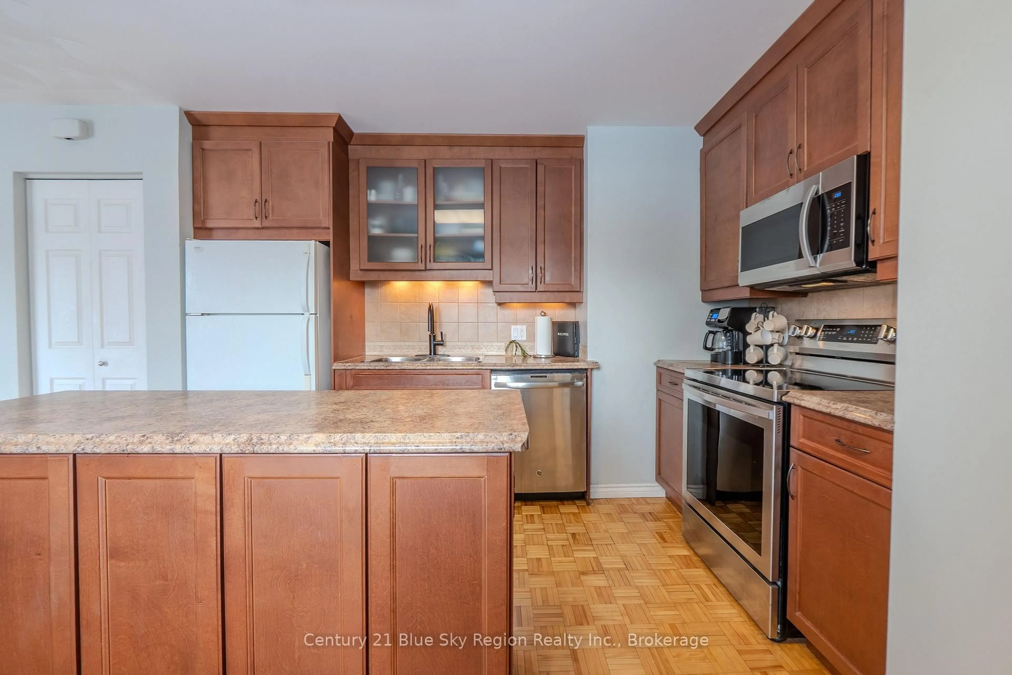 Standard kitchen, ceramic/tile floor for 96 Strathcona Dr, North Bay Ontario P1A 2N3