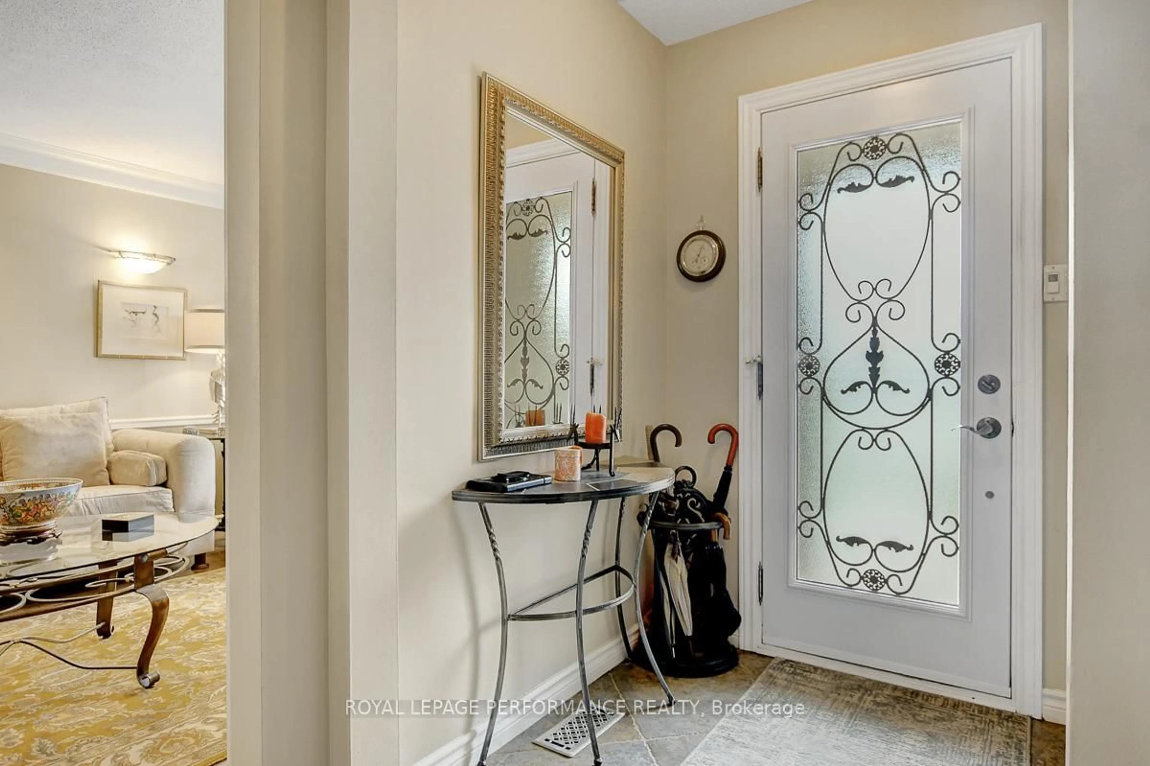 Indoor entryway for 6255 Fortune Dr, Ottawa Ontario K1C 2B7