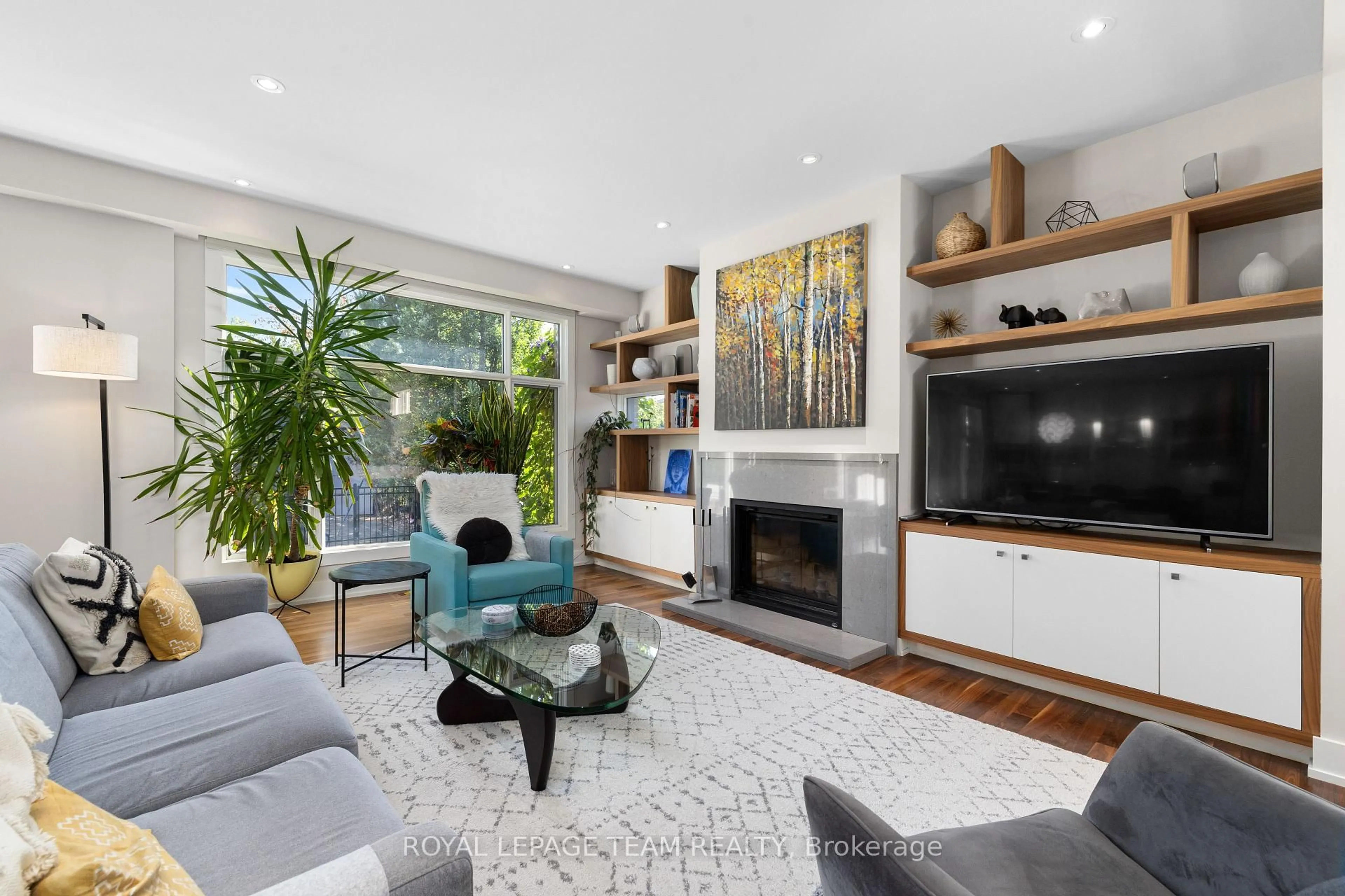 Living room with furniture, unknown for 879 Winnington Ave, Ottawa Ontario K2B 5C4