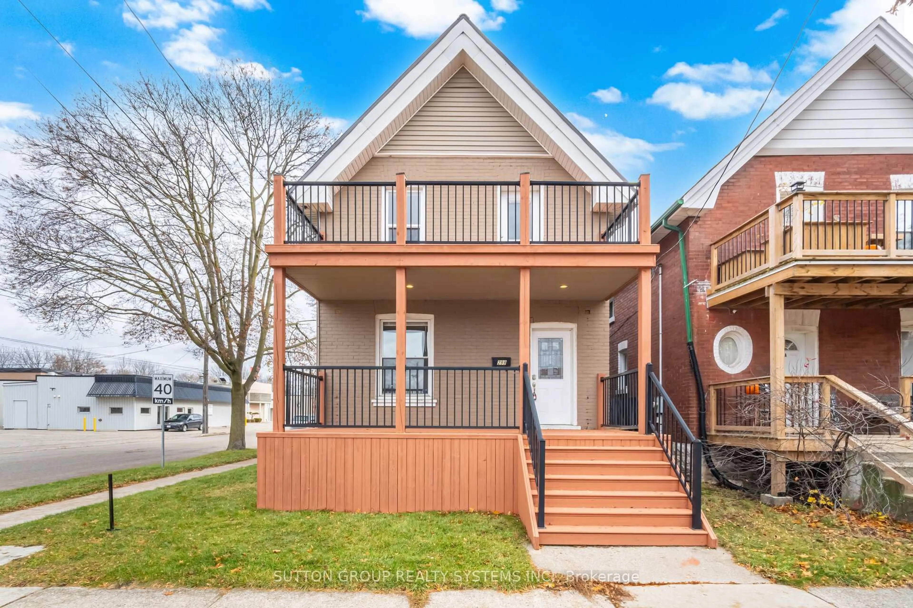 Home with vinyl exterior material, street for 299 Park Ave, Brantford Ontario N3S 5L2