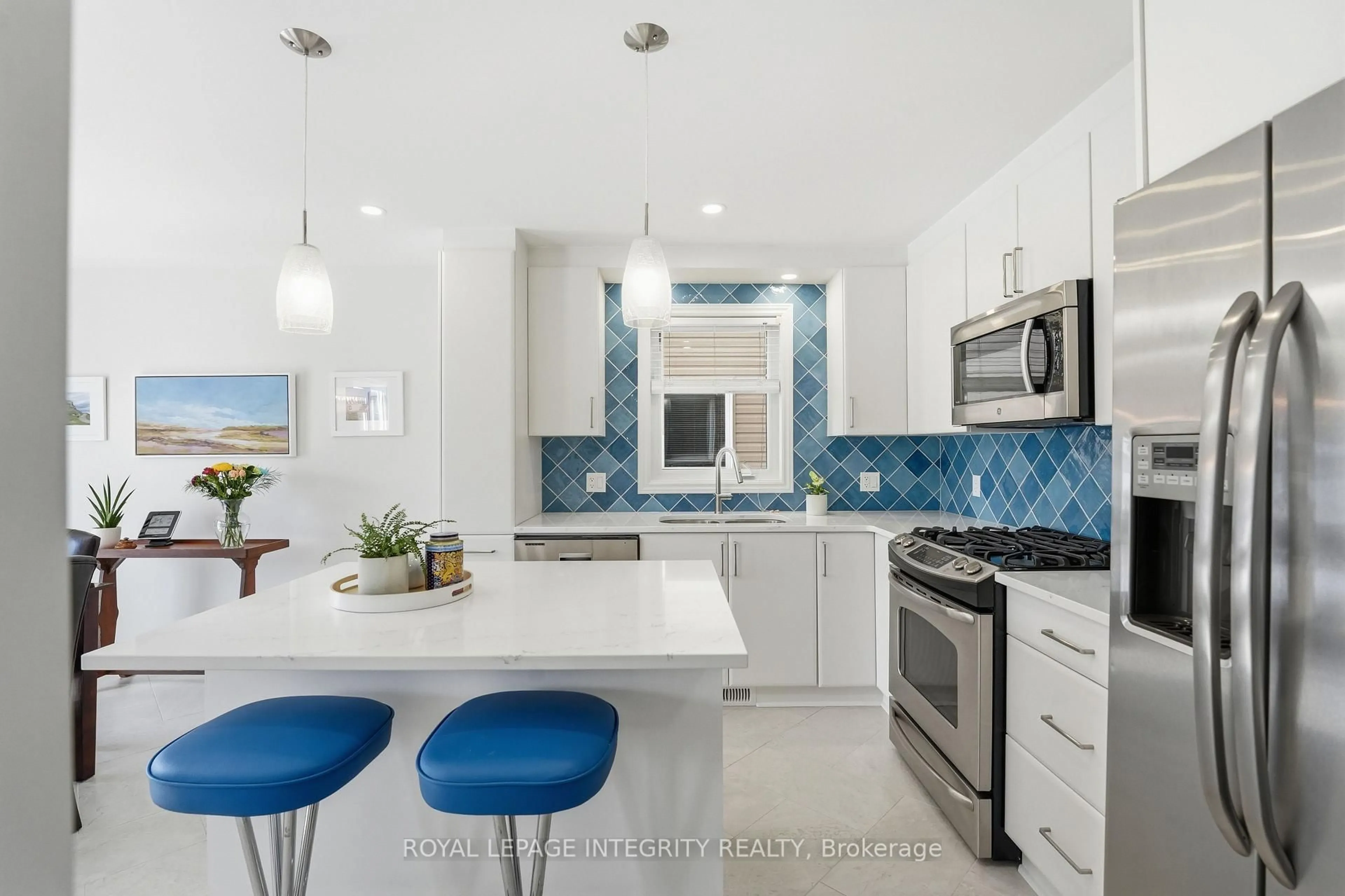 Contemporary kitchen, ceramic/tile floor for 317 Mercury St, Clarence-Rockland Ontario K4K 0G7