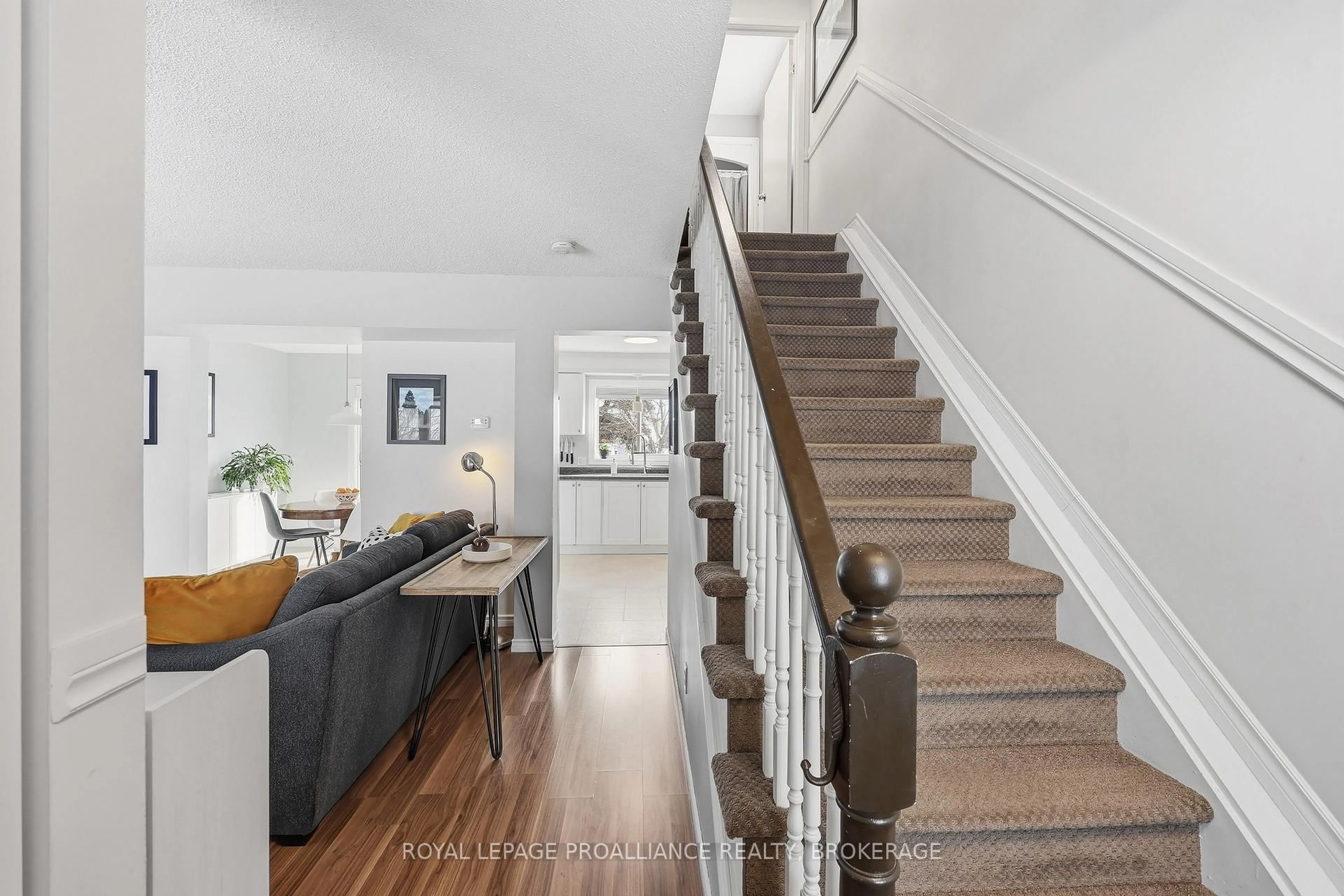 Unknown for 521 Grandtrunk Ave, Kingston Ontario K7M 8P6