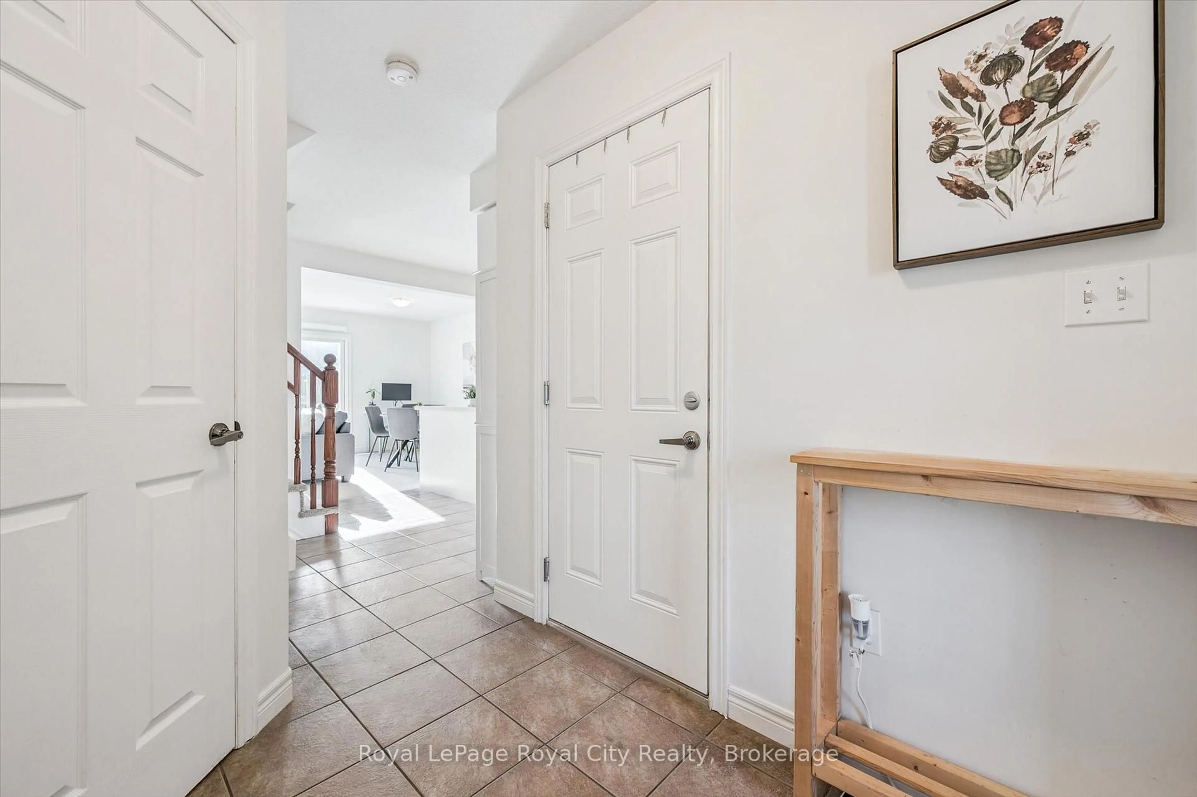 Indoor entryway for 361 Arkell Rd #6, Guelph Ontario N1L 1E5