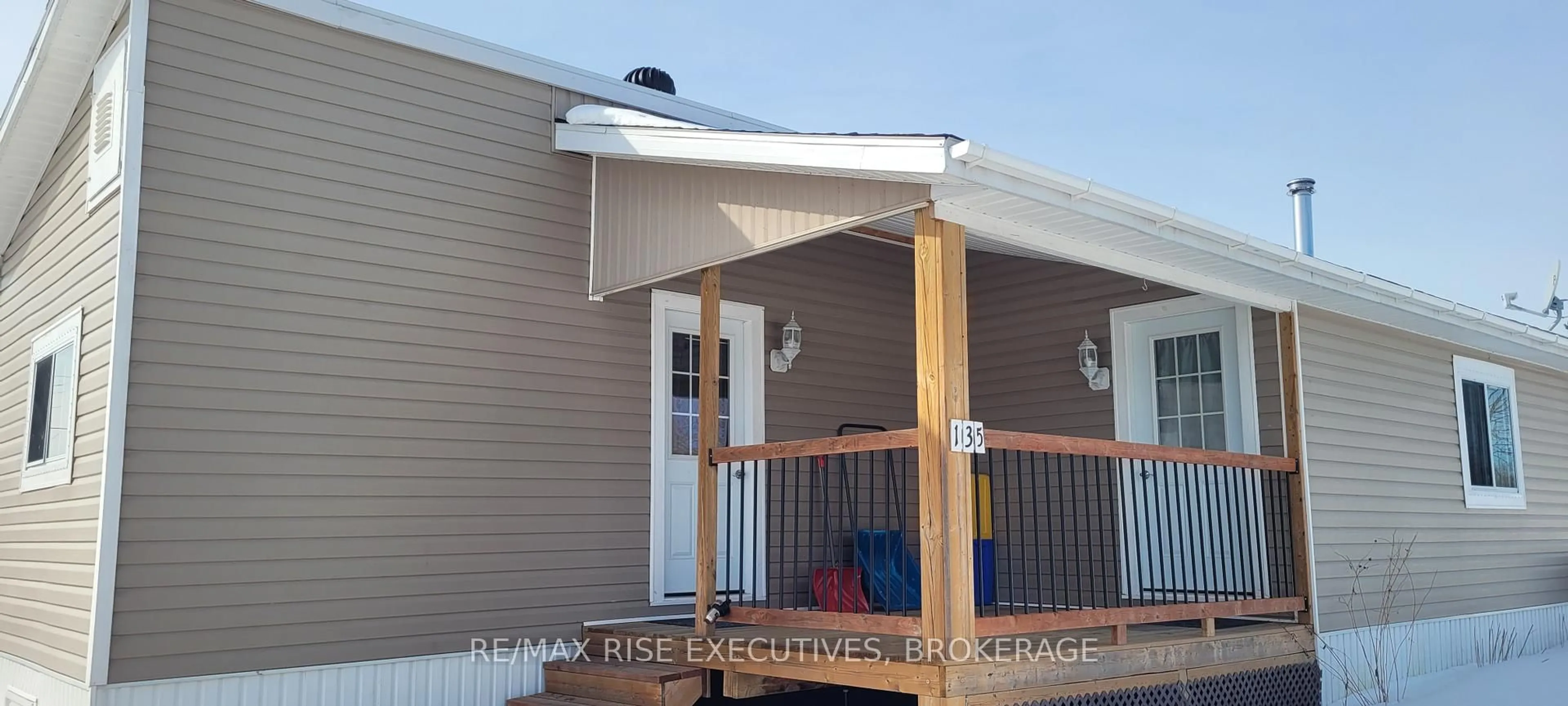 Home with vinyl exterior material, building for 135 Birch Lane, Perth Ontario K7H 3C7