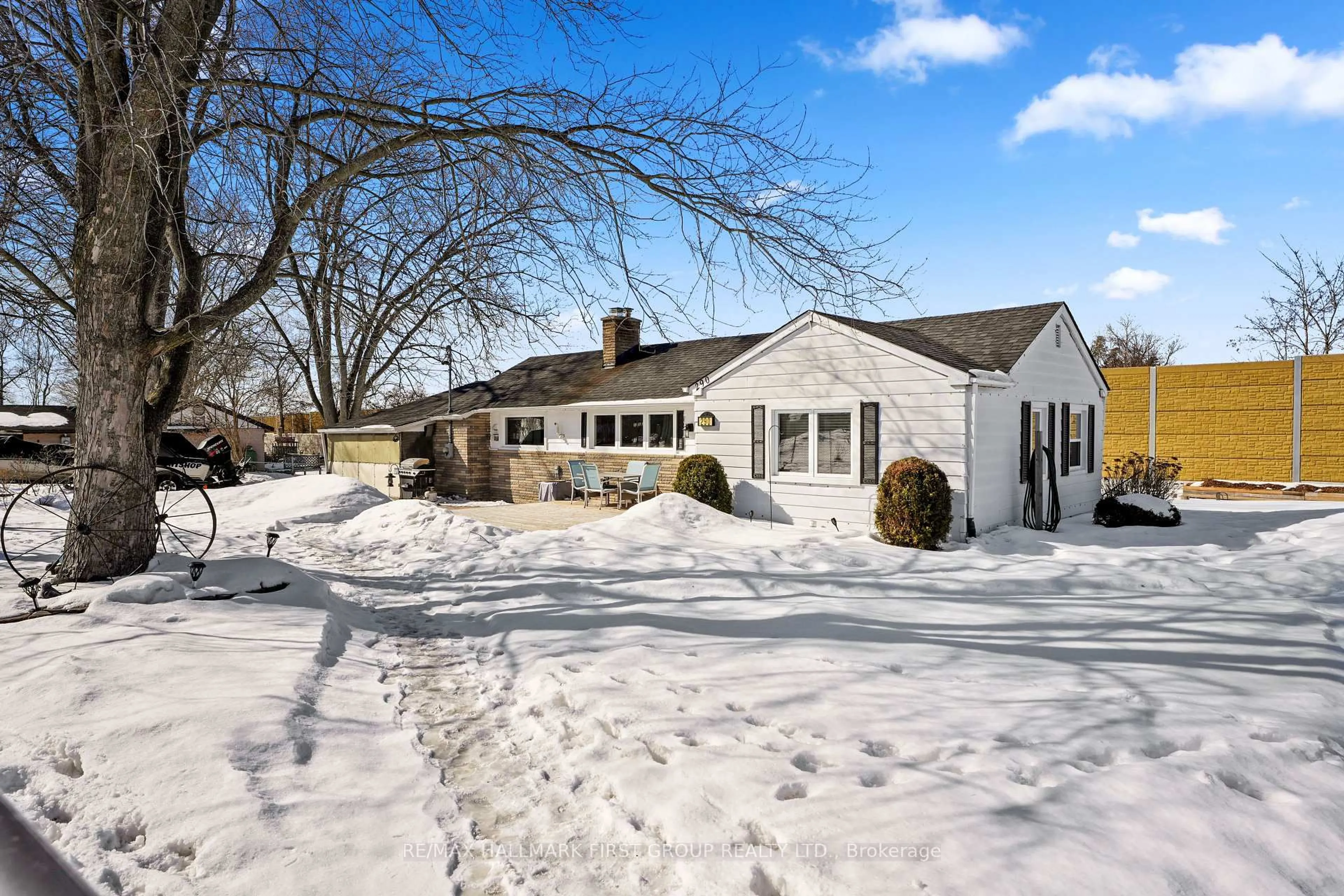 Home with vinyl exterior material, street for 290 Densmore Rd, Cobourg Ontario K9A 0X8