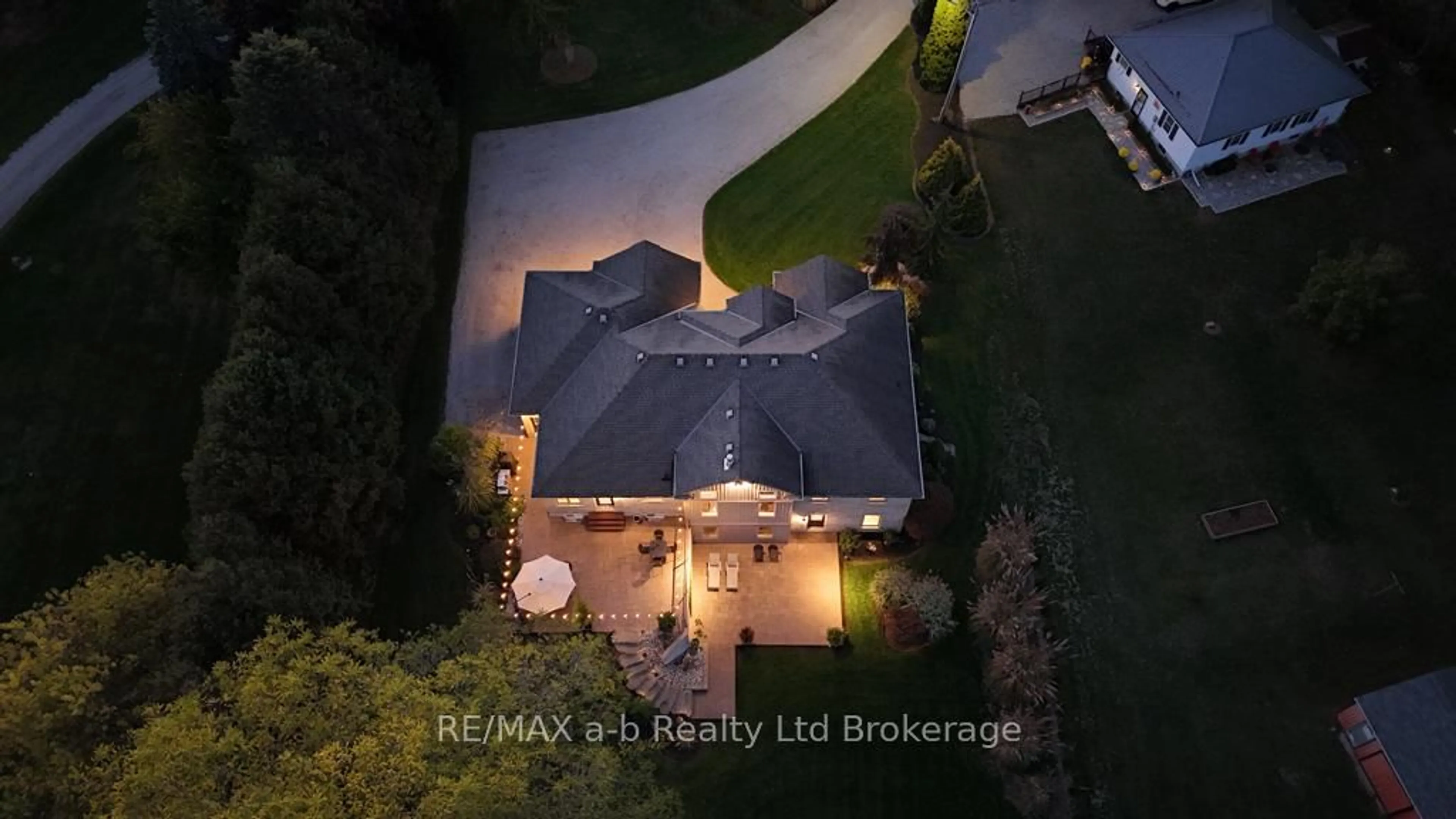 A pic from outside/outdoor area/front of a property/back of a property/a pic from drone, unknown for 9442 Richmond Rd, Bayham Ontario N5H 2R1