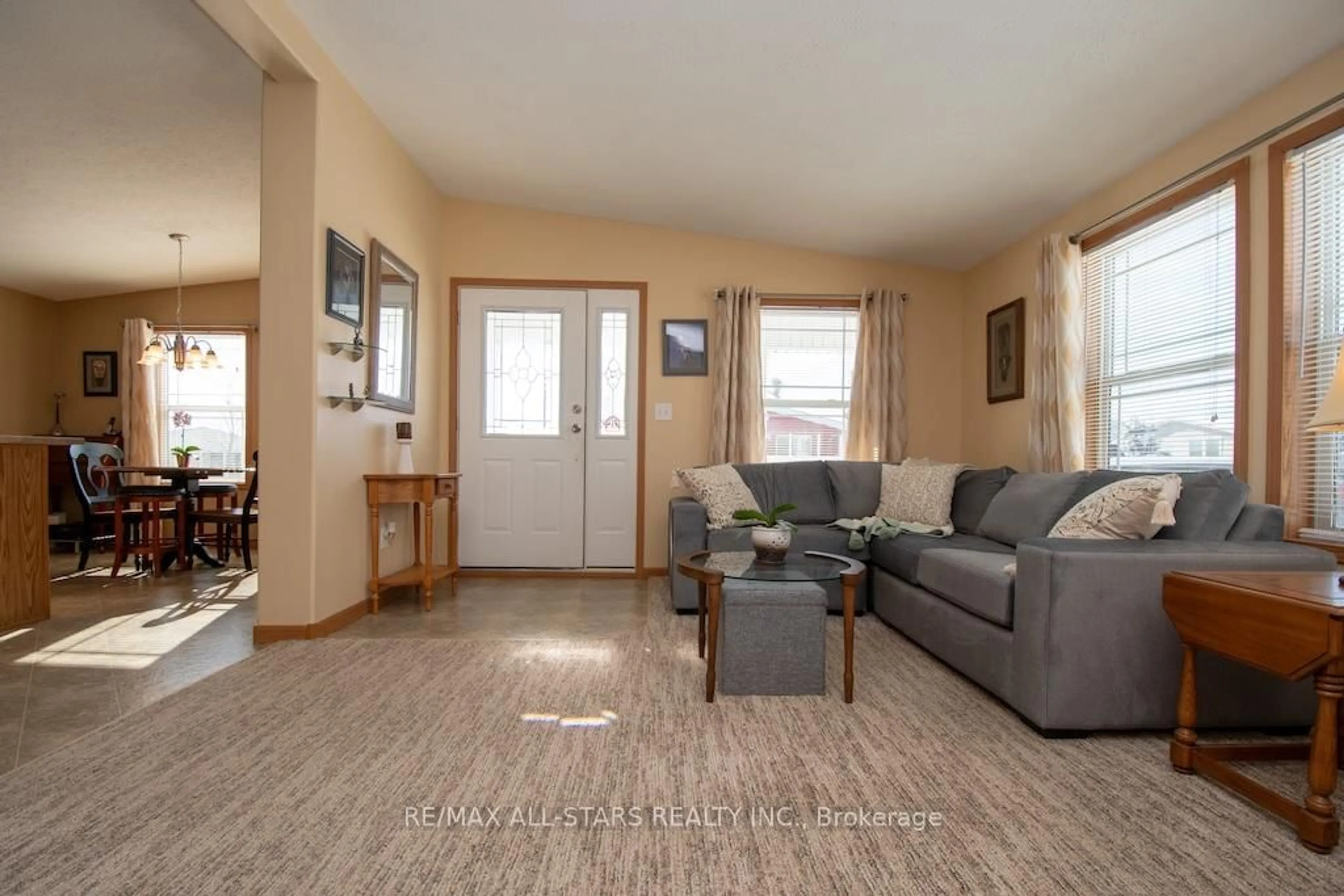 Living room with furniture, unknown for 37 Creekside Circ, Kawartha Lakes Ontario K0M 1L0