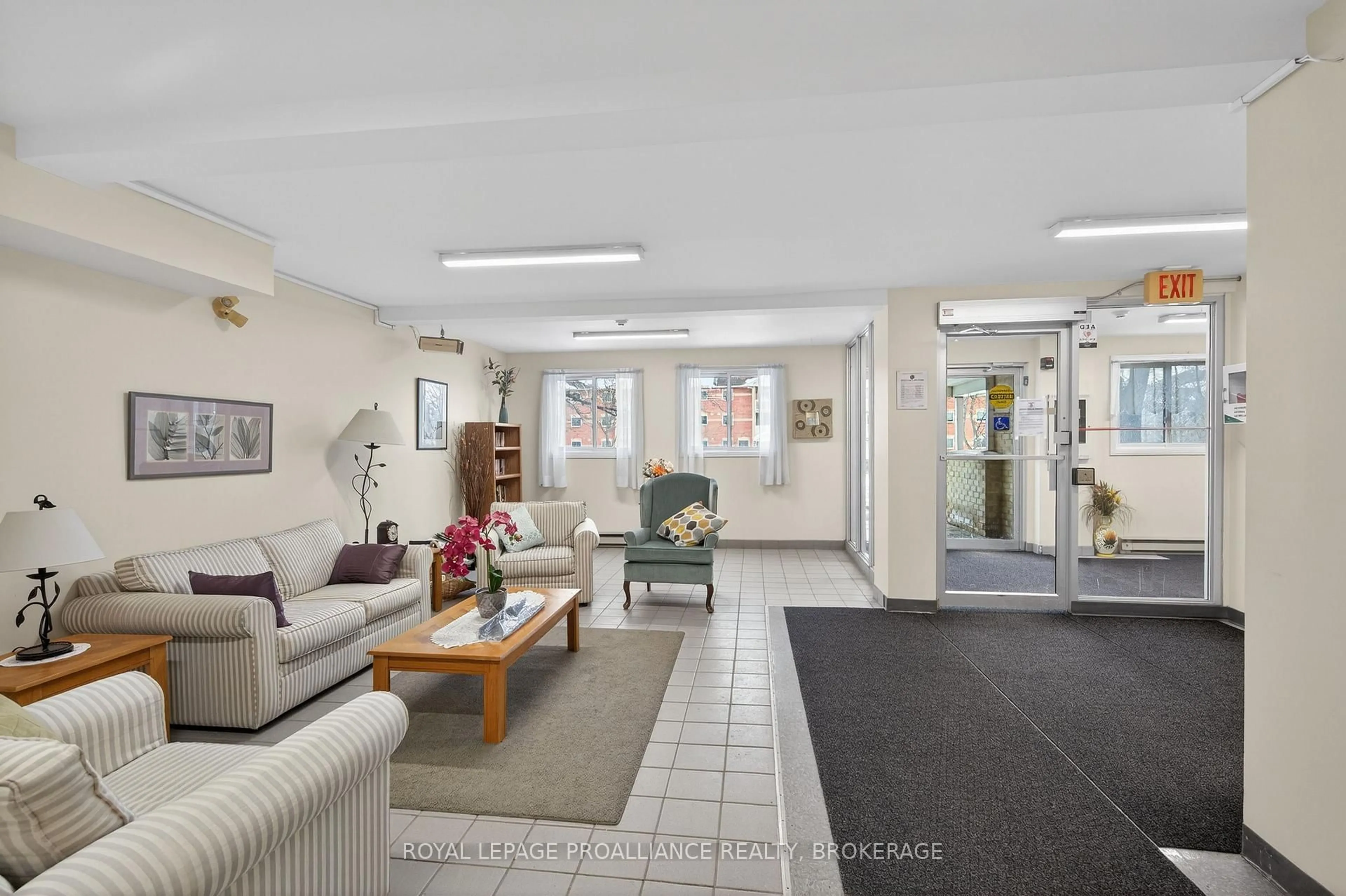 Lobby for 310 Kingsdale Ave #313, Kingston Ontario K7M 8S1