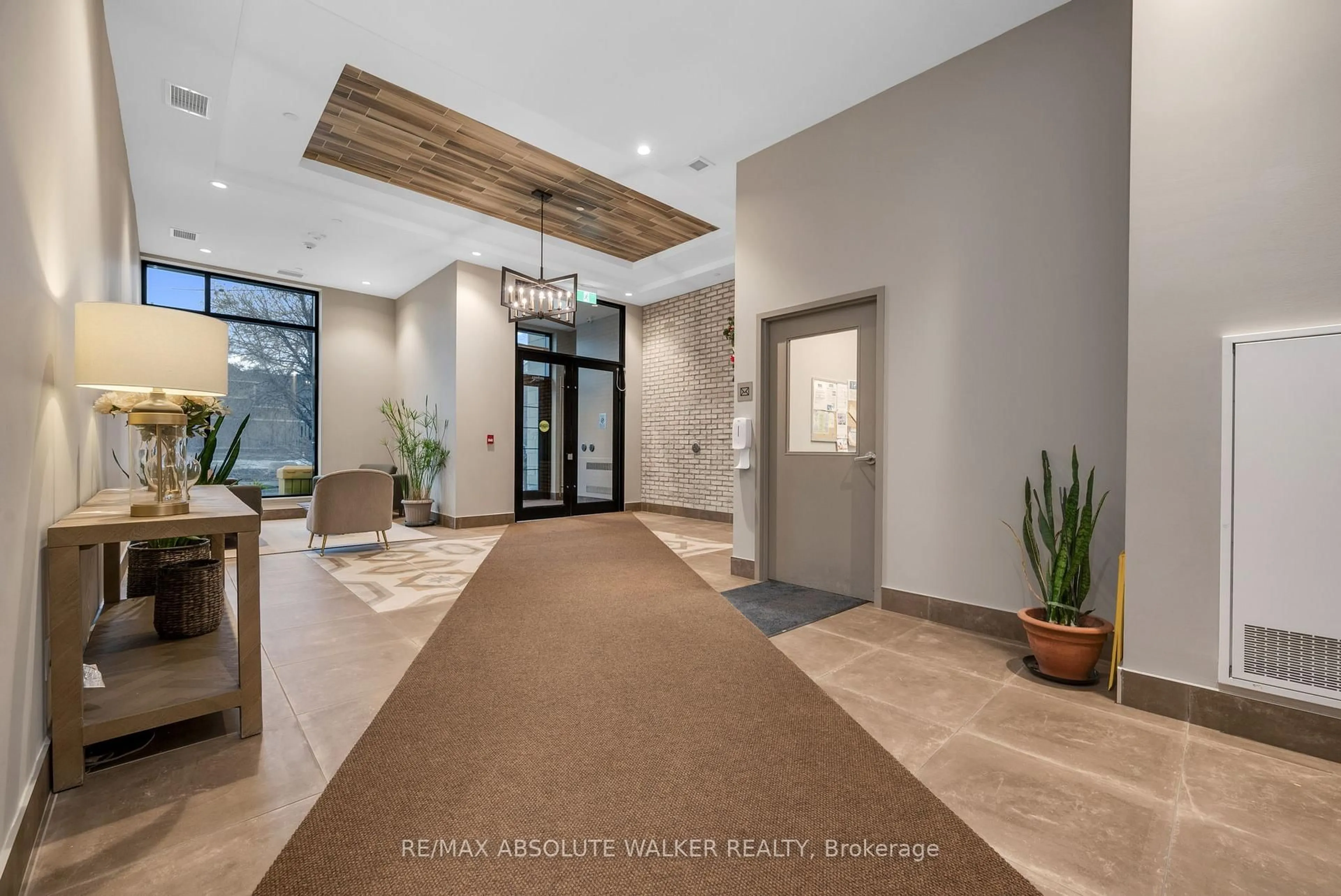 Indoor foyer for 60 Springhurst Ave #218, Ottawa Ontario K1S 5V7