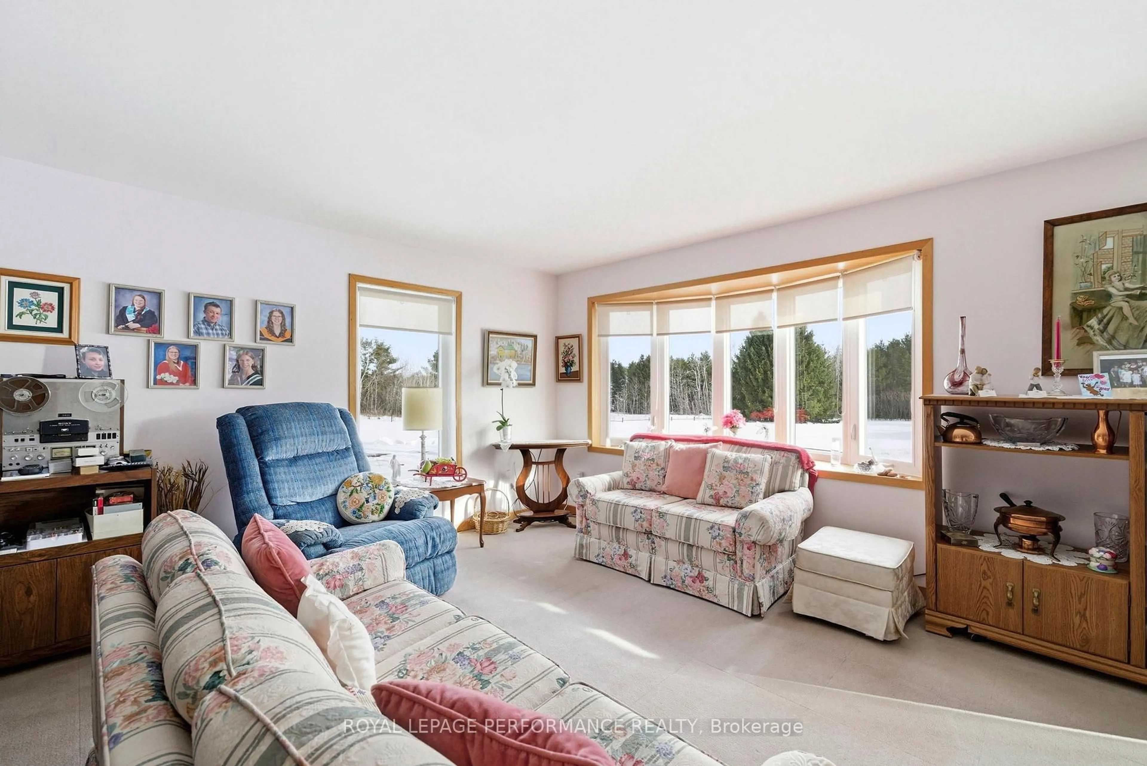 Living room with furniture, unknown for 20276 Maple Rd, South Glengarry Ontario K0C 2J0