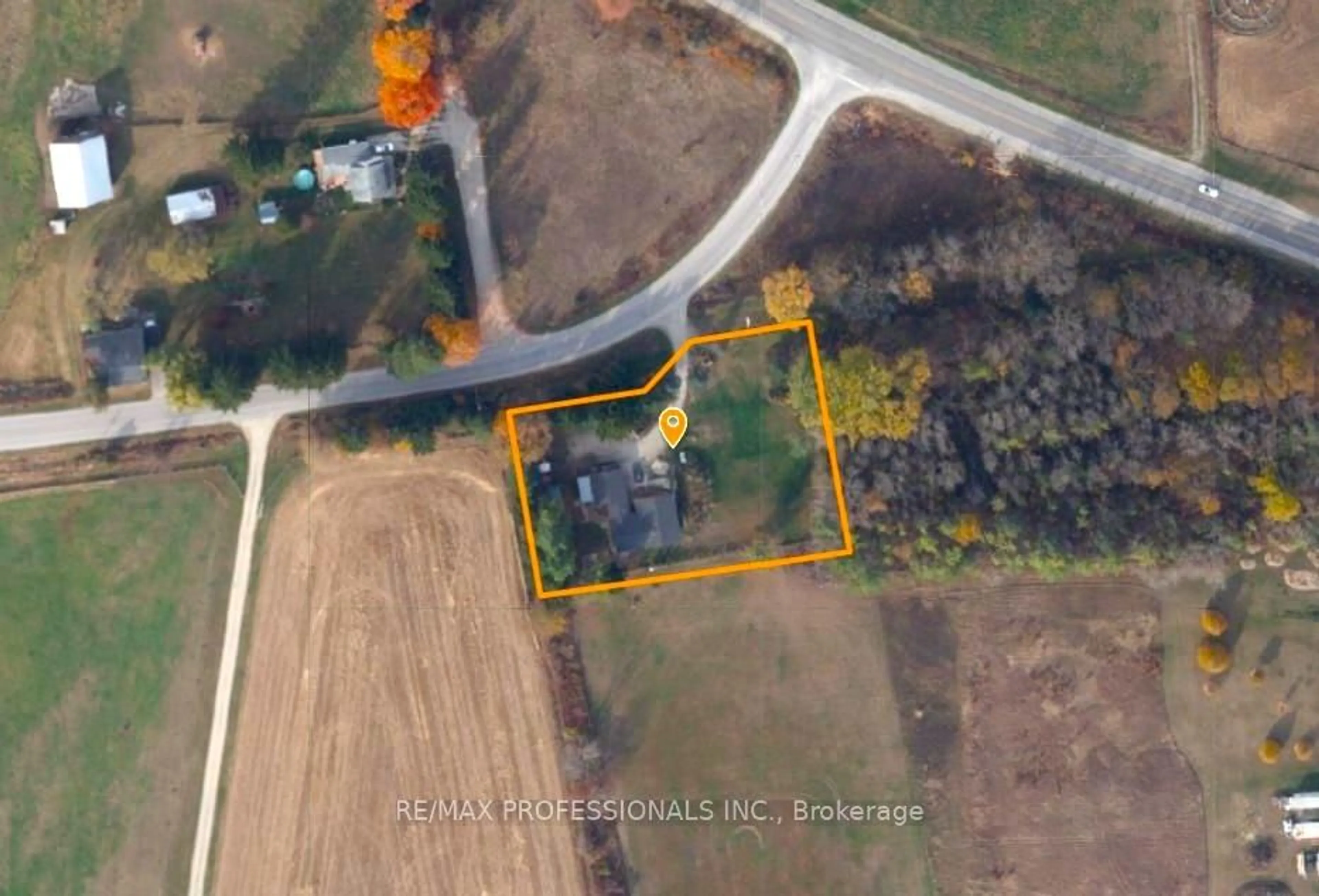 A pic from outside/outdoor area/front of a property/back of a property/a pic from drone, building for 261046 18 Concession, West Grey Ontario N4N 3C1