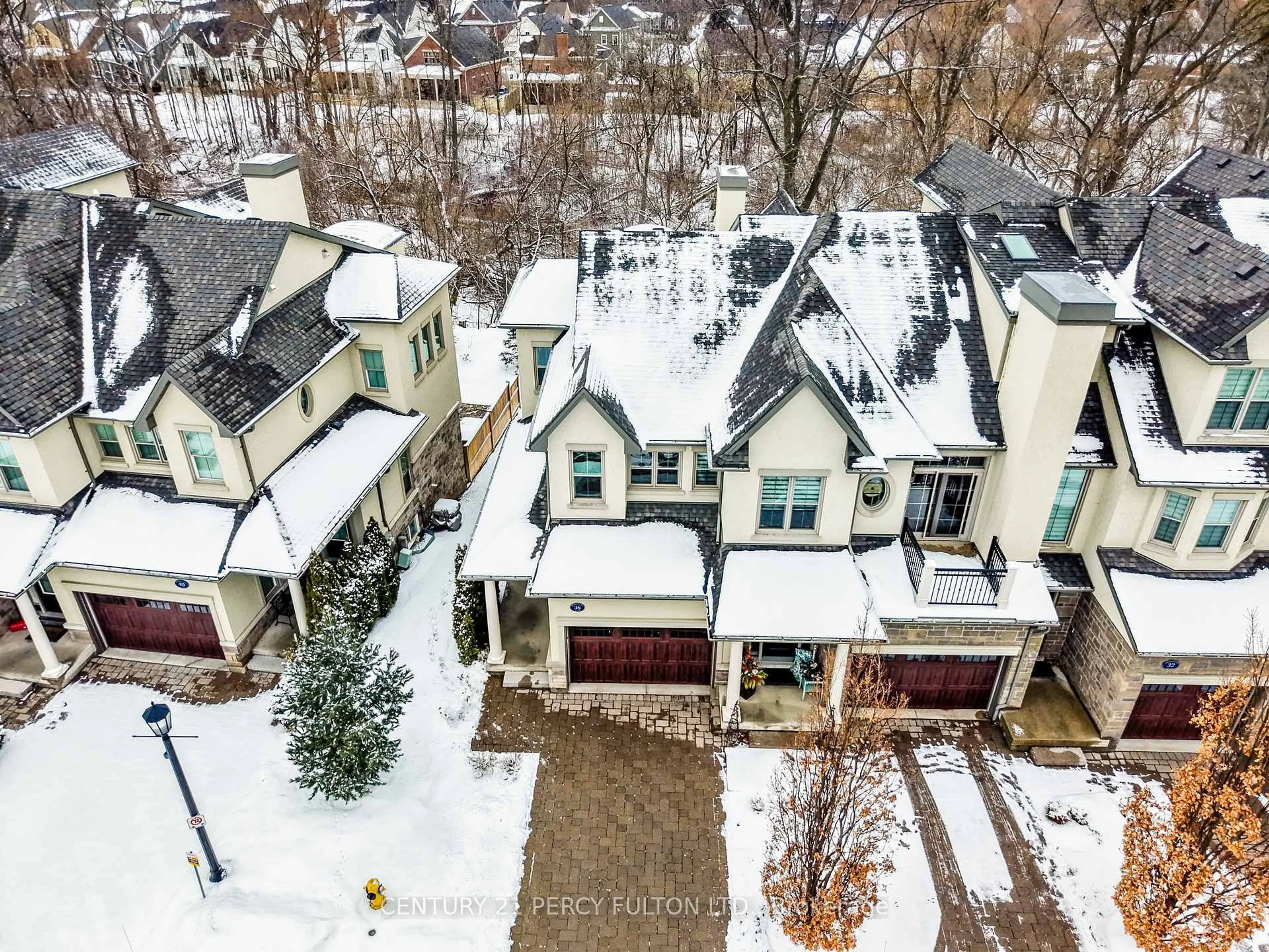 A pic from outside/outdoor area/front of a property/back of a property/a pic from drone, street for 36 Aberdeen Lane, Niagara-on-the-Lake Ontario L0S 1J0
