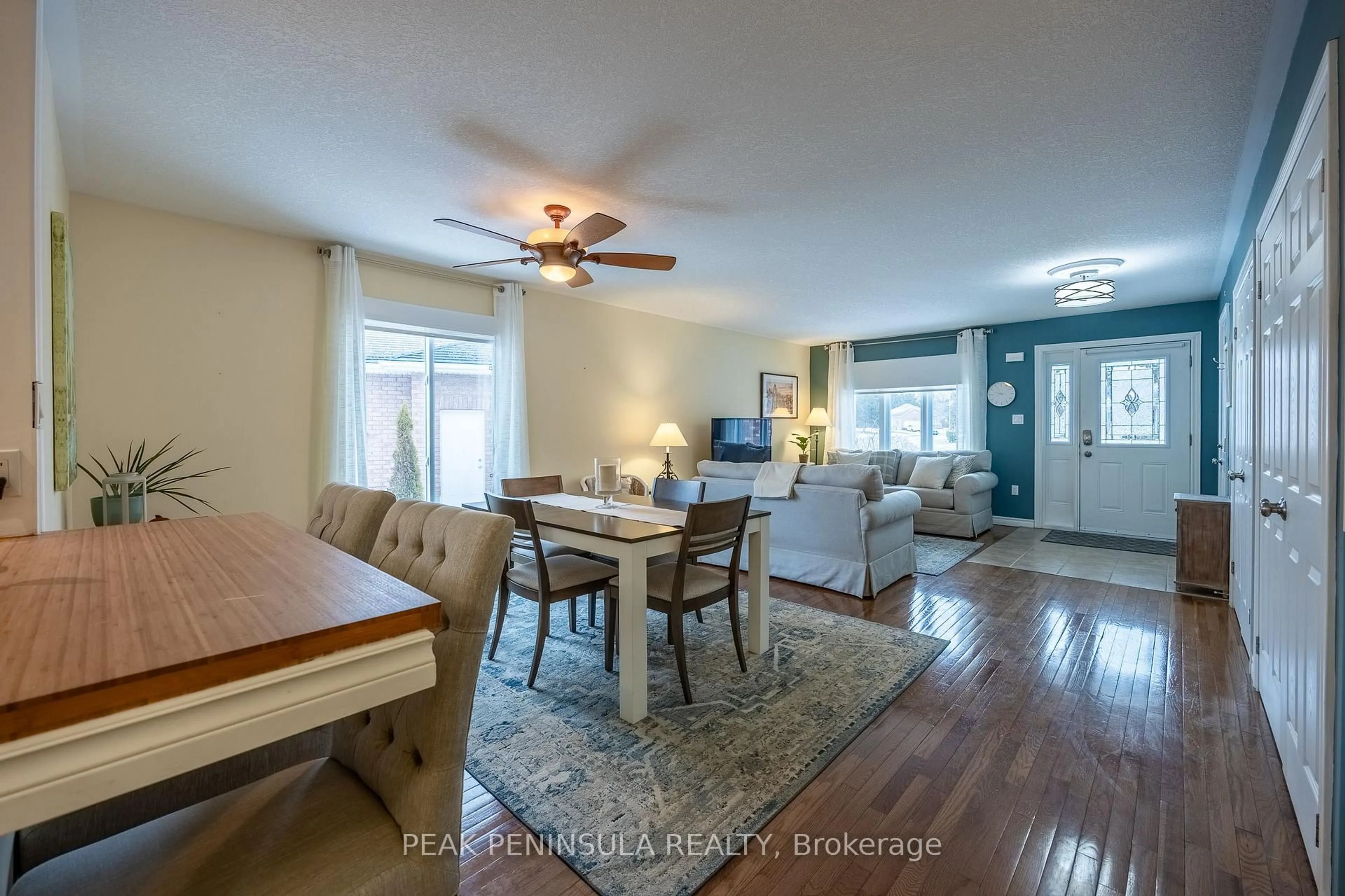 Living room with furniture, wood/laminate floor for 52 Backus Dr, Norfolk Ontario N0E 1M0