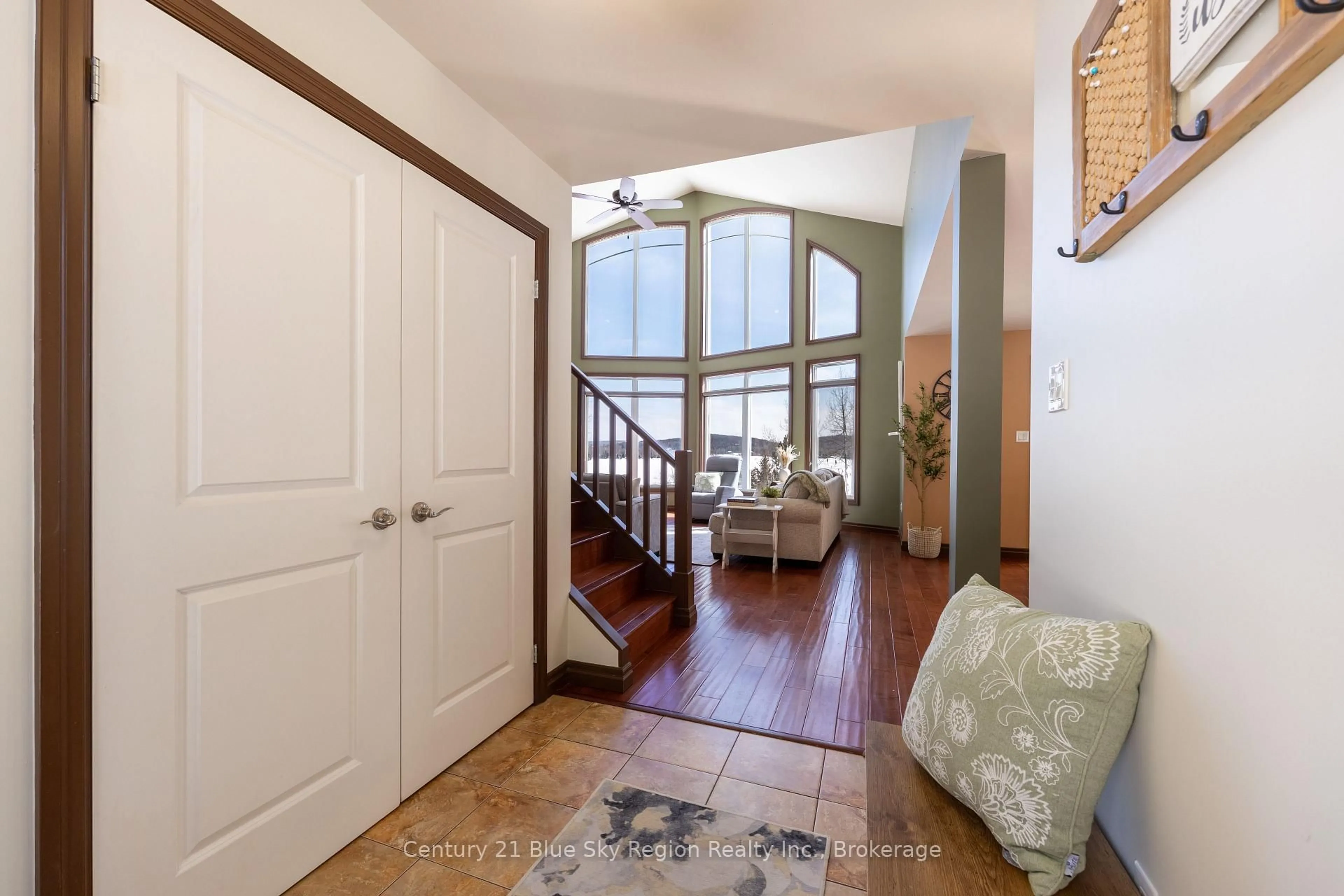 Indoor entryway for 525 Astorville Rd, East Ferris Ontario P0H 1B0