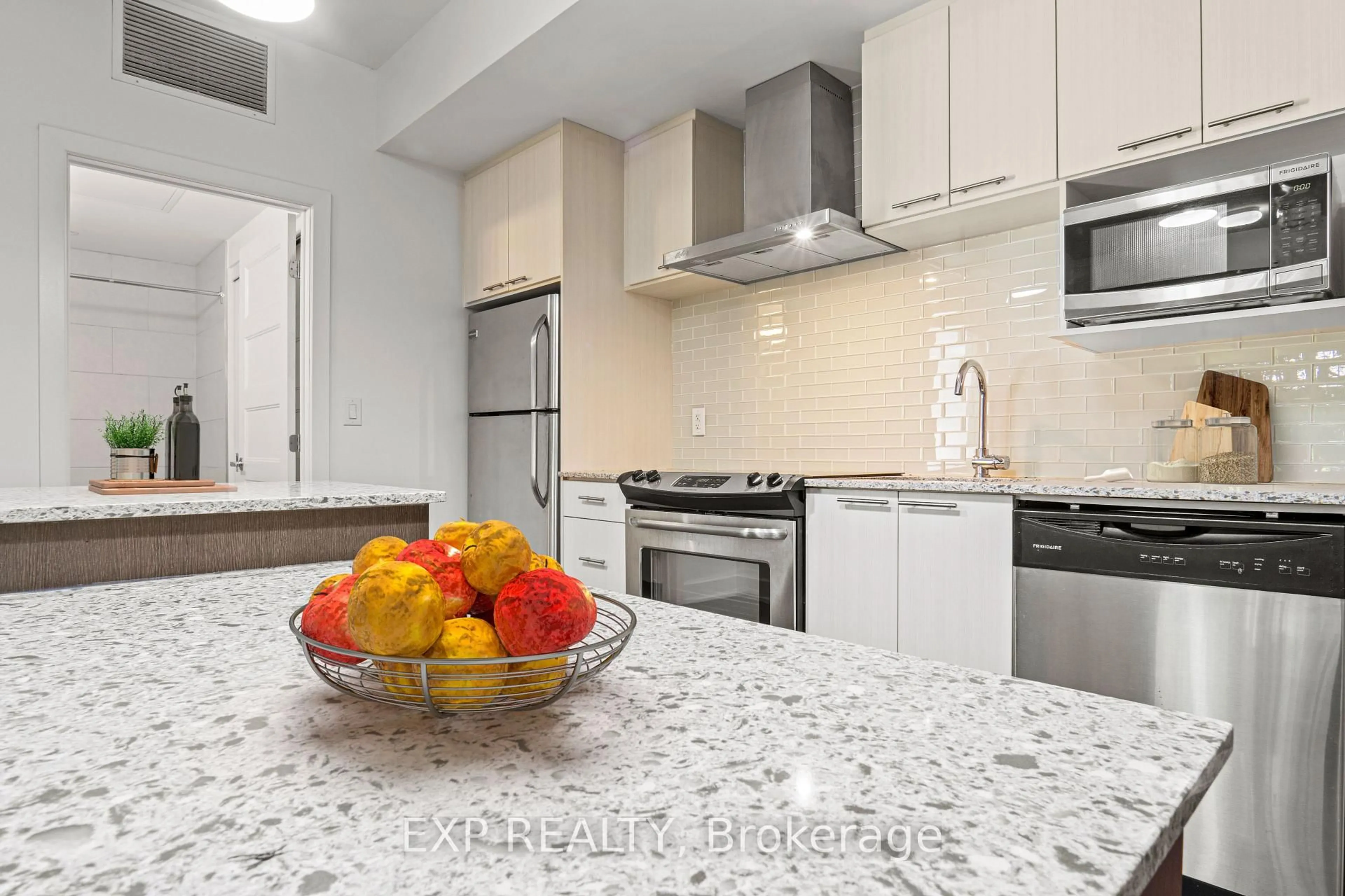 Unknown for 2785 Baseline Rd #108, Ottawa Ontario K2H 0B7