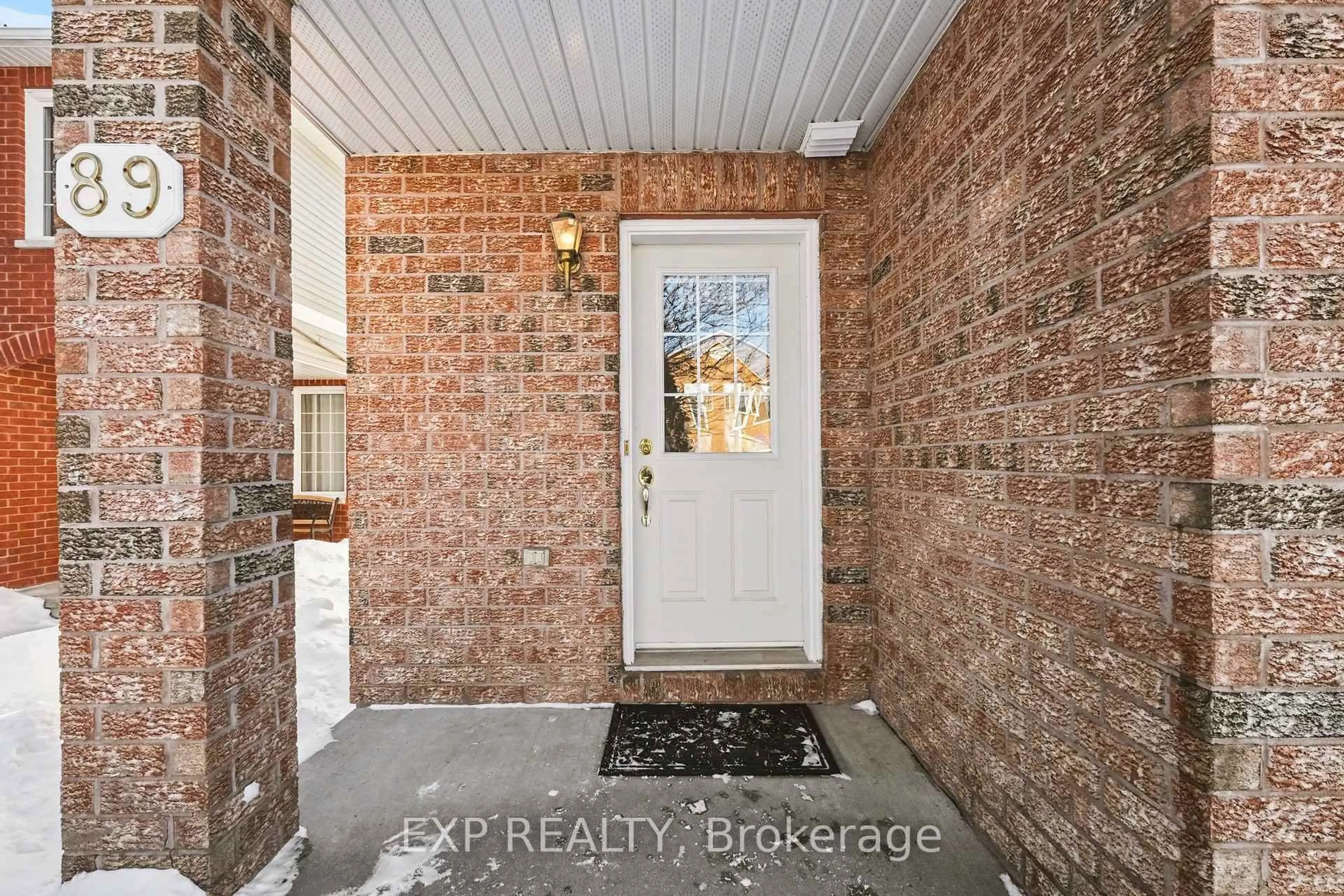 Indoor entryway for 89 Inverkip Ave, Ottawa Ontario K1T 4B9