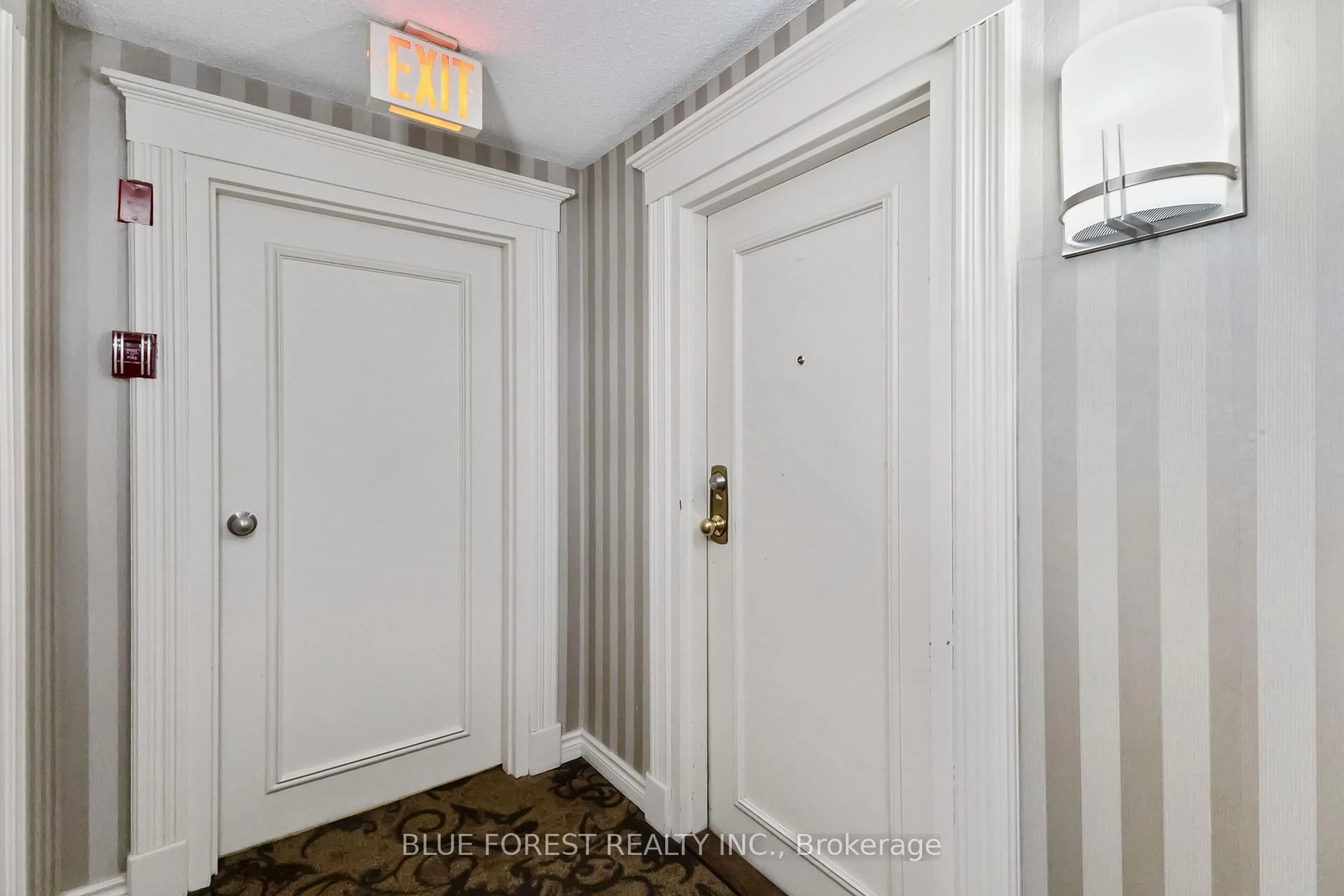 Indoor entryway for 570 Proudfoot Lane #510, London North Ontario N6H 4Z1