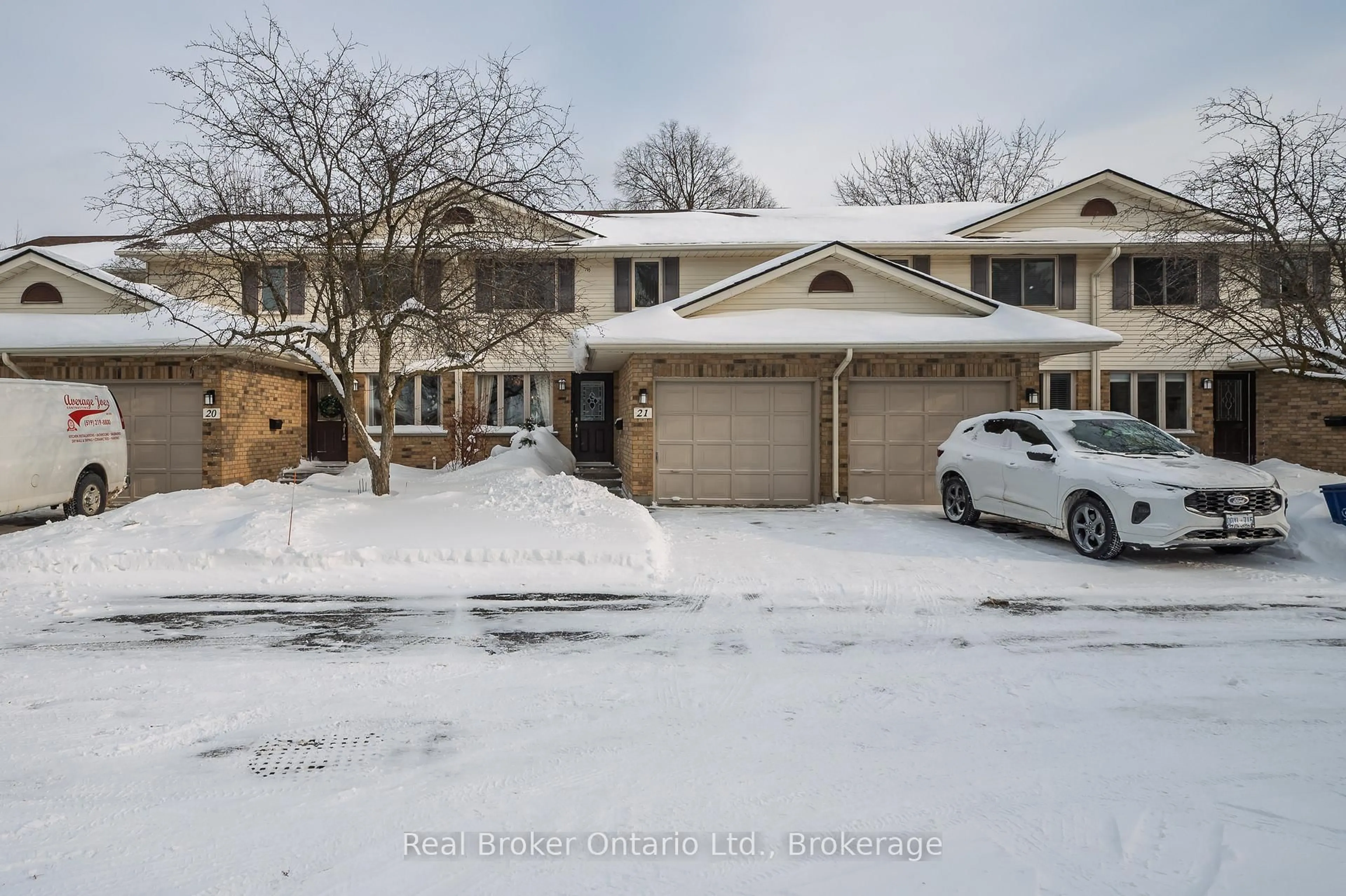 A pic from outside/outdoor area/front of a property/back of a property/a pic from drone, street for 375 Kingscourt Dr #21, Waterloo Ontario N2K 3N7