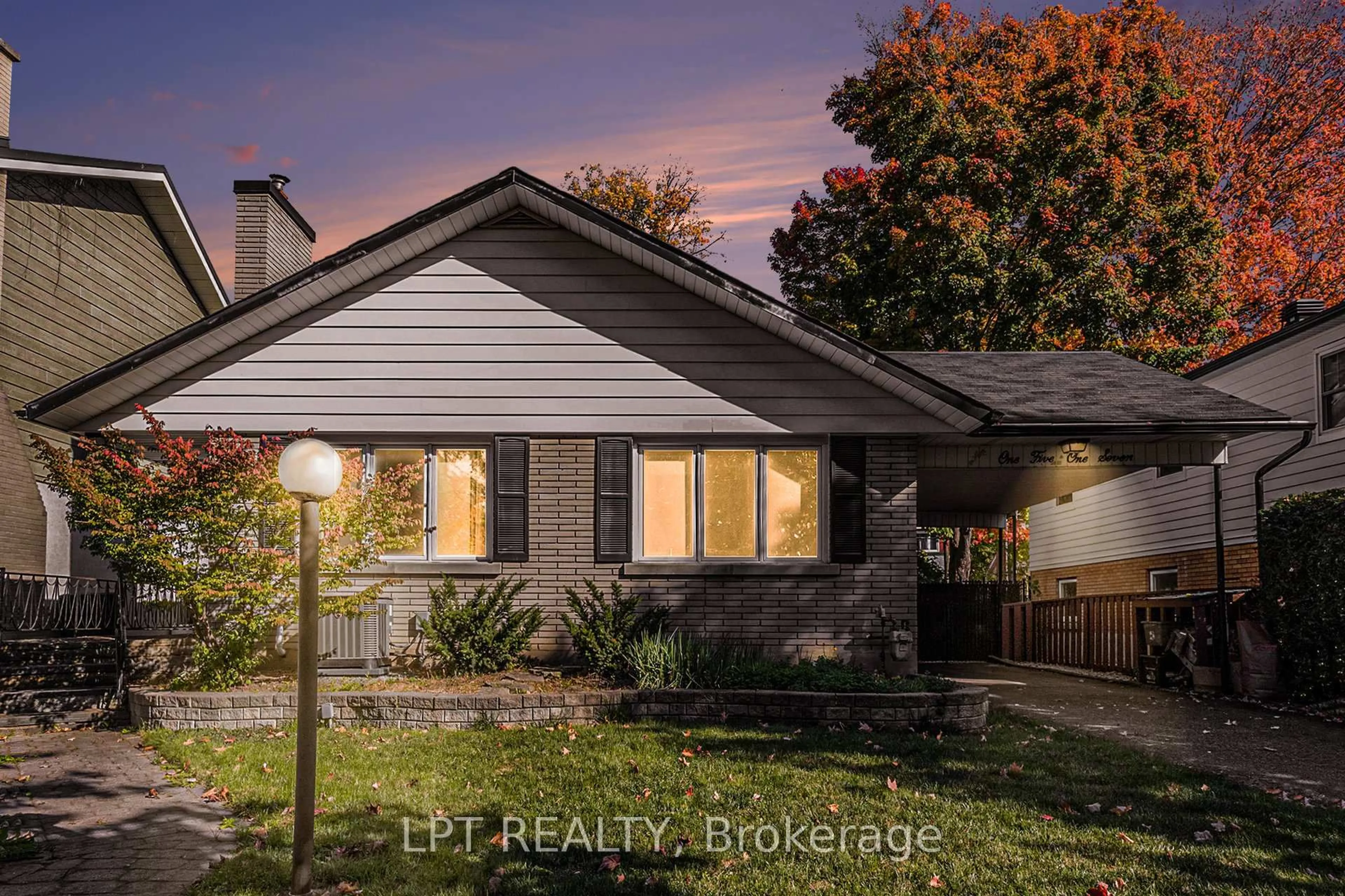 Home with vinyl exterior material, street for 1517 Caverley St, Ottawa Ontario K1G 0X9