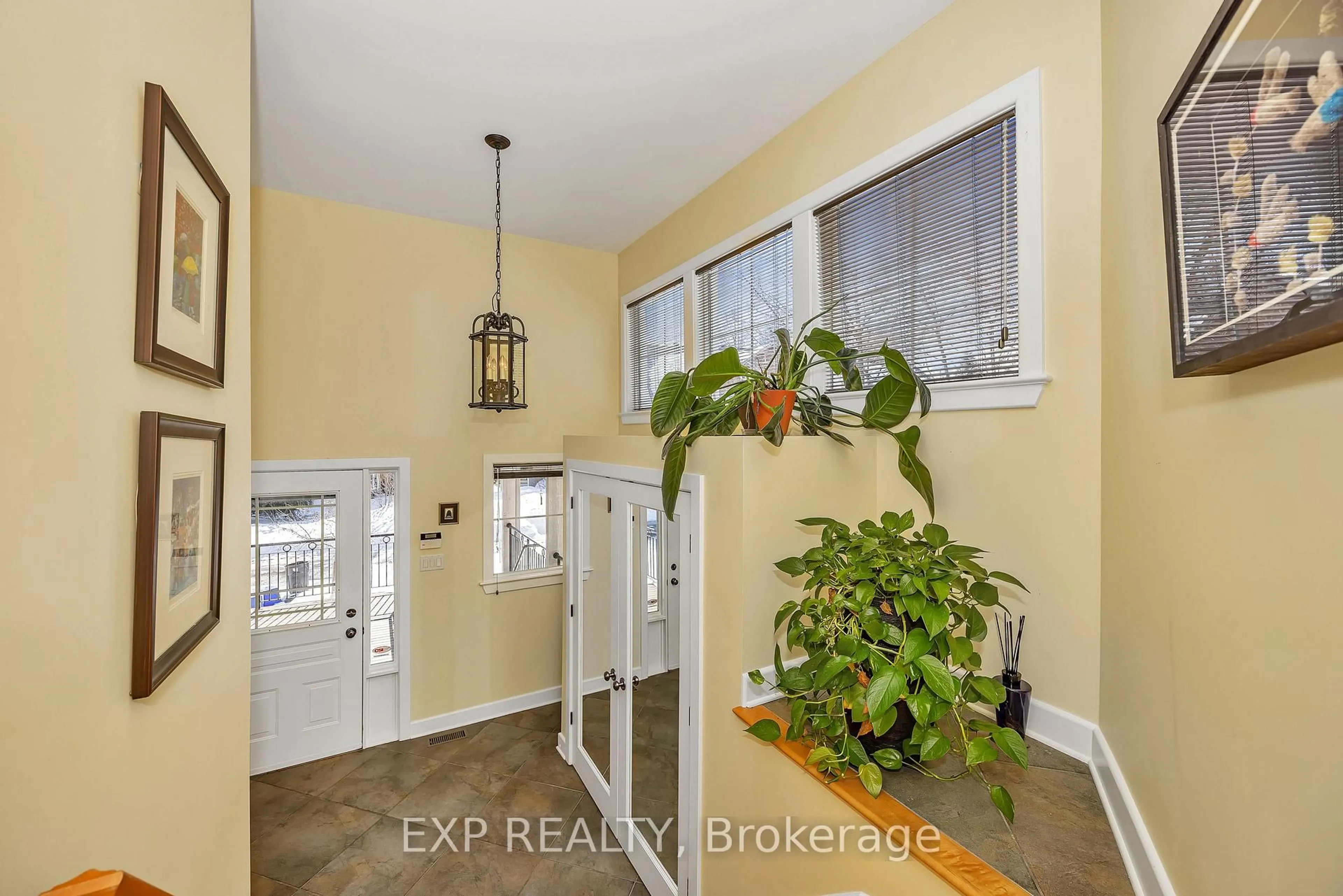 Indoor entryway for 46 Marsh Sparrow Private, Kanata Ontario K2K 3P2