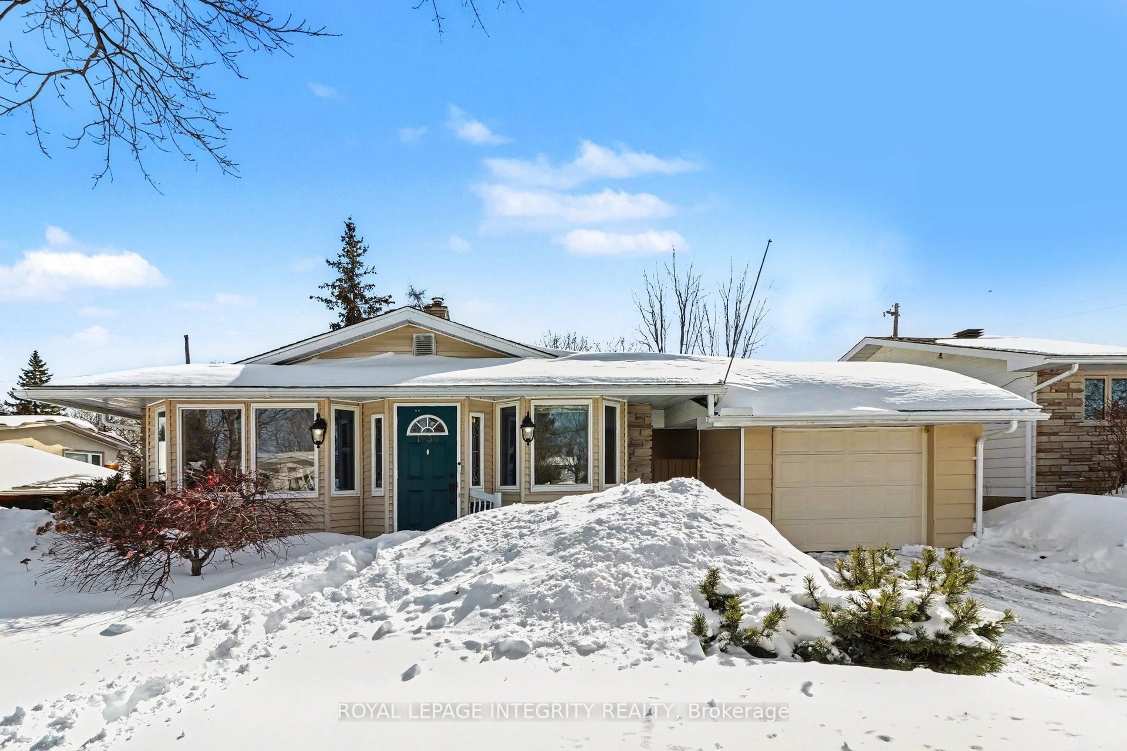 Home with vinyl exterior material, street for 1838 Louisiana Ave, Ottawa Ontario K1H 6V1