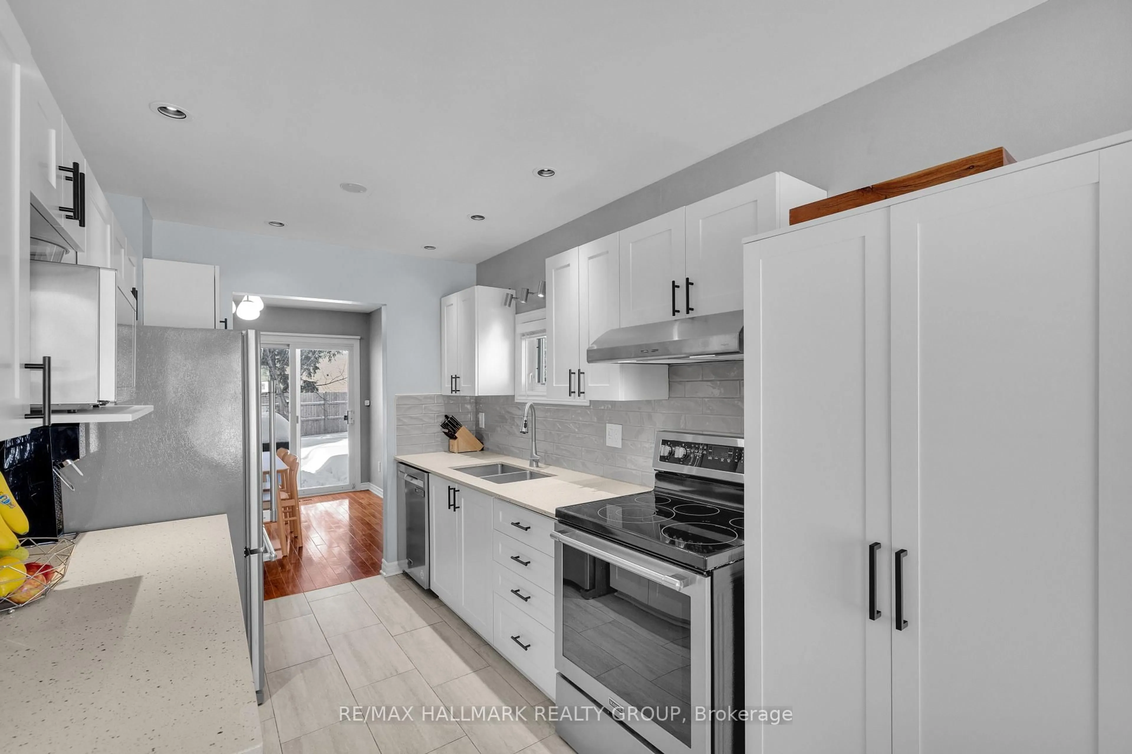 Unknown for 17 Glenmoriston Ave, Ottawa Ontario K2L 2S3