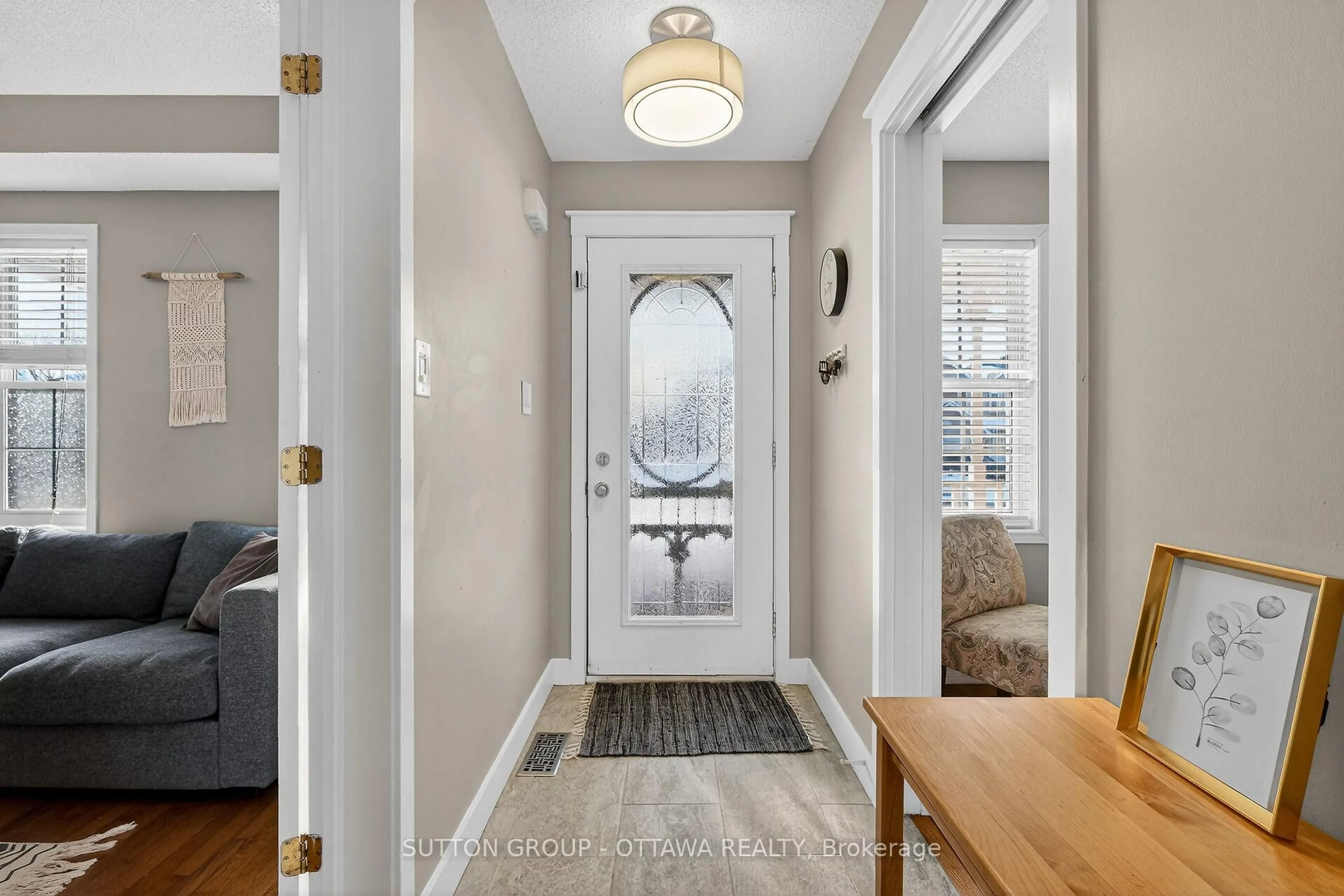 Indoor entryway for 2273 Cecile Cres, Clarence-Rockland Ontario K4K 1S2