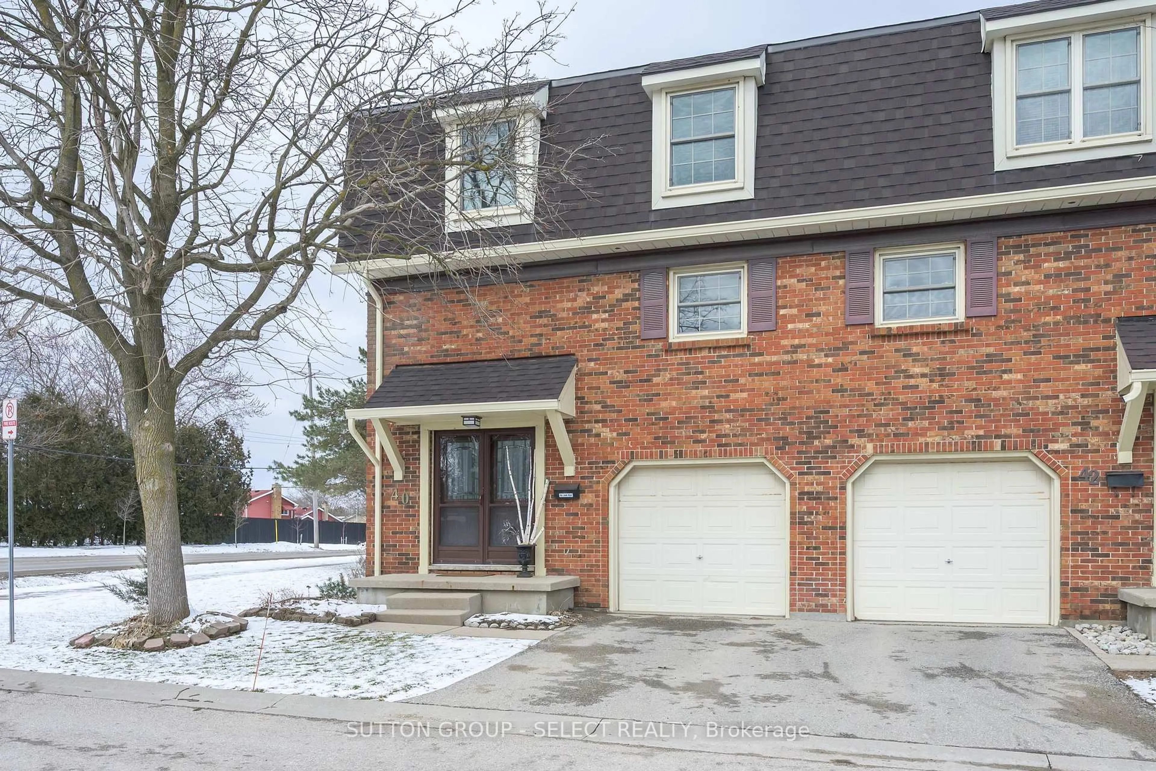 Home with brick exterior material, street for 900 Pond View Rd #40, London South Ontario N5Z 4L7