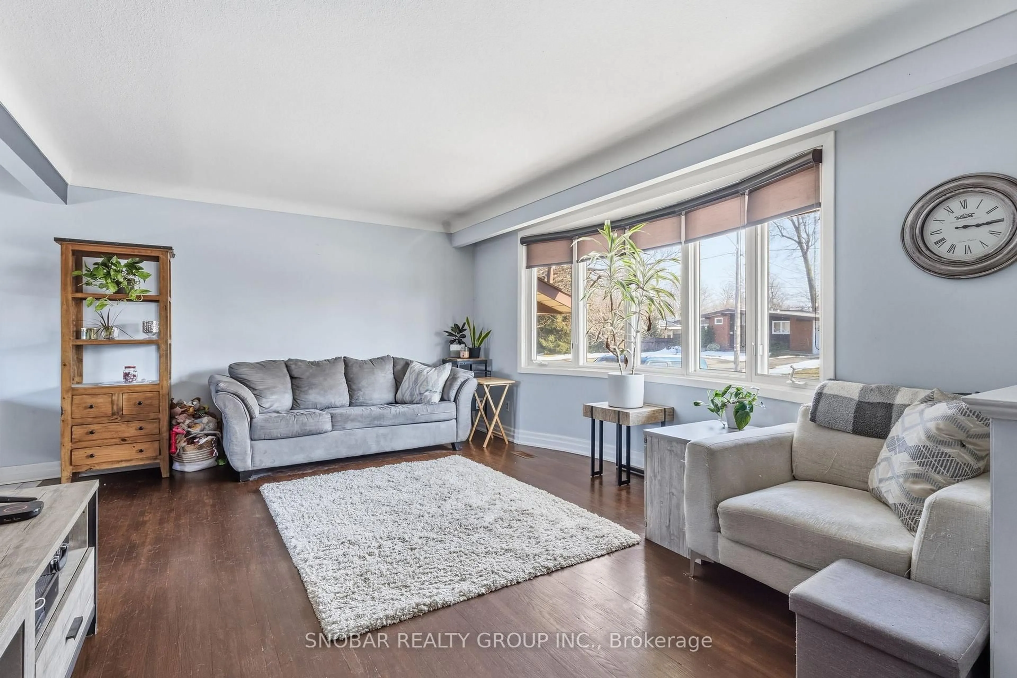 Living room with furniture, unknown for 57 ALEXANDRA Blvd, St. Catharines Ontario L2P 1K2