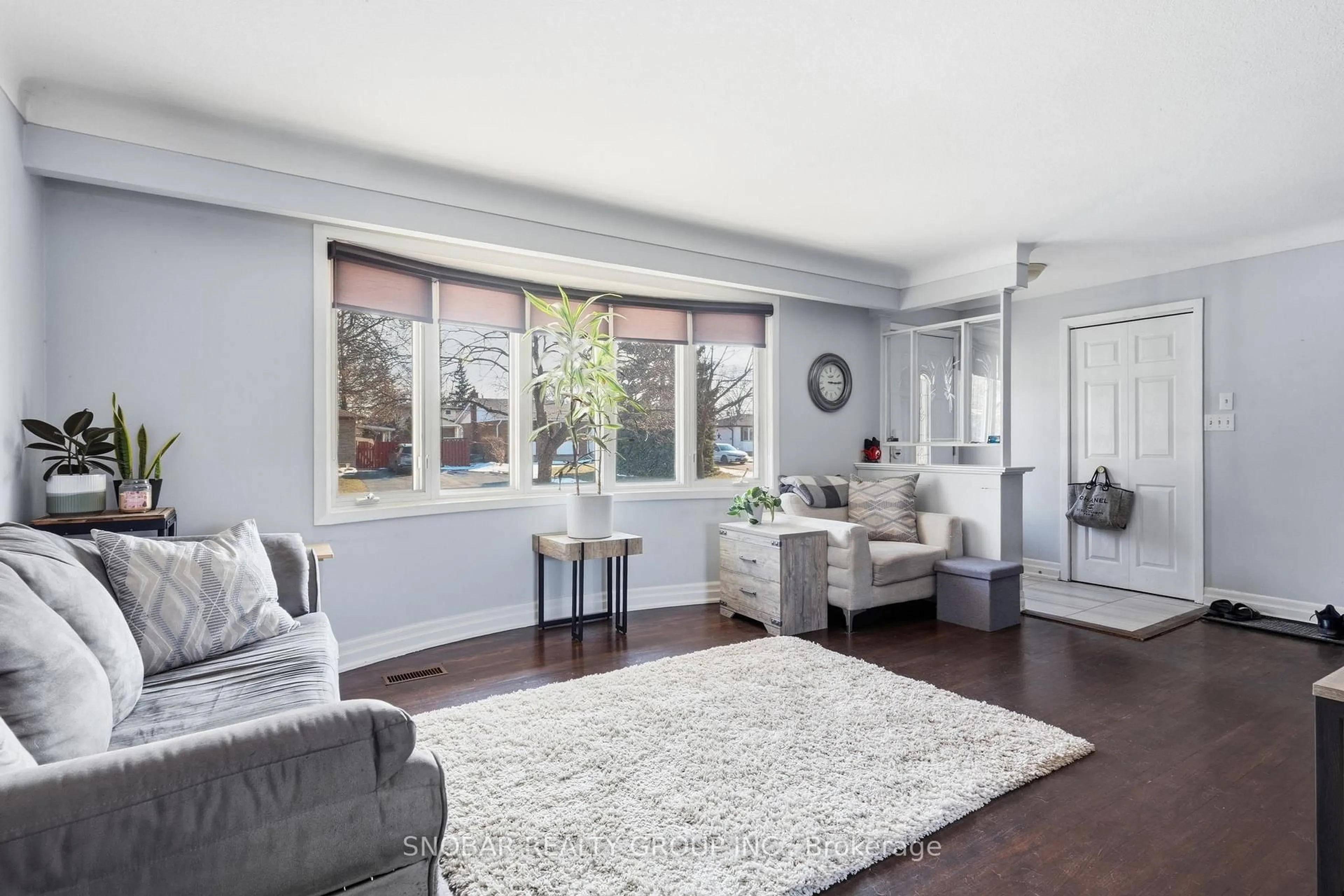 Living room with furniture, unknown for 57 ALEXANDRA Blvd, St. Catharines Ontario L2P 1K2