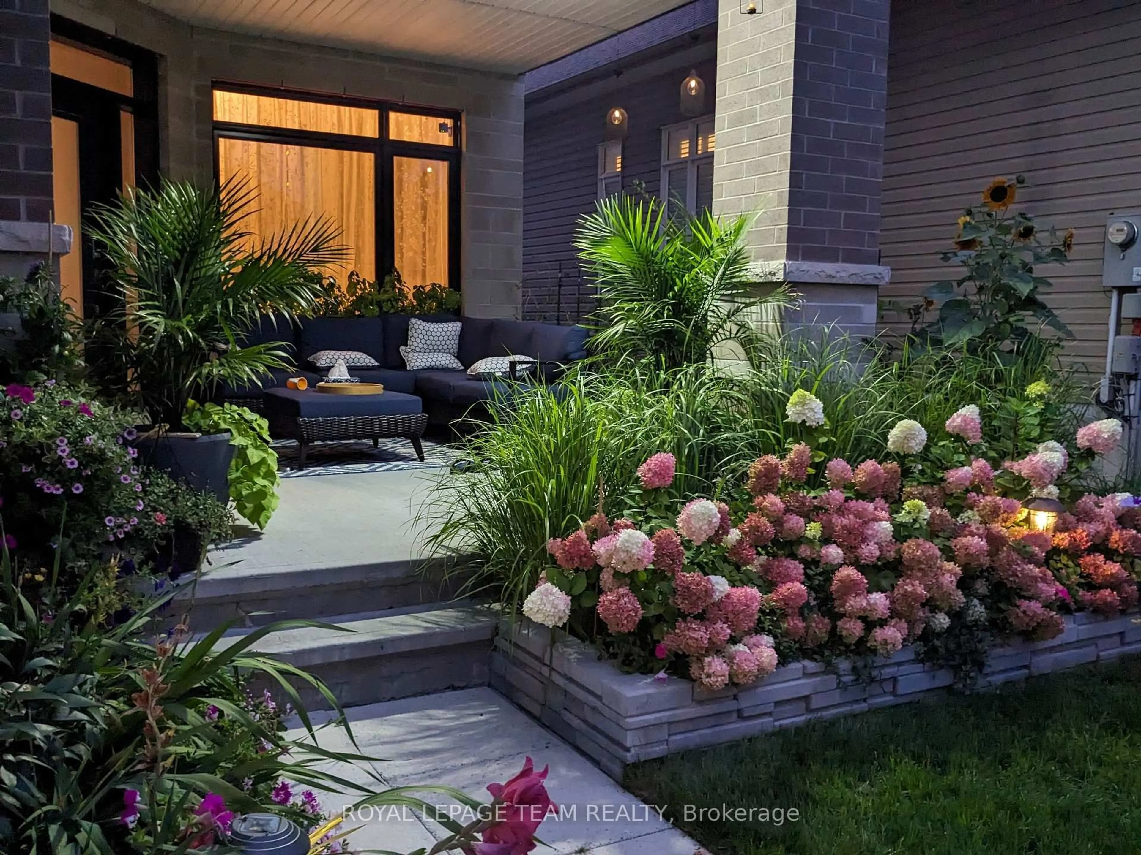 Patio, street for 138 Stonemeadow Dr, Ottawa Ontario K2M 0G9